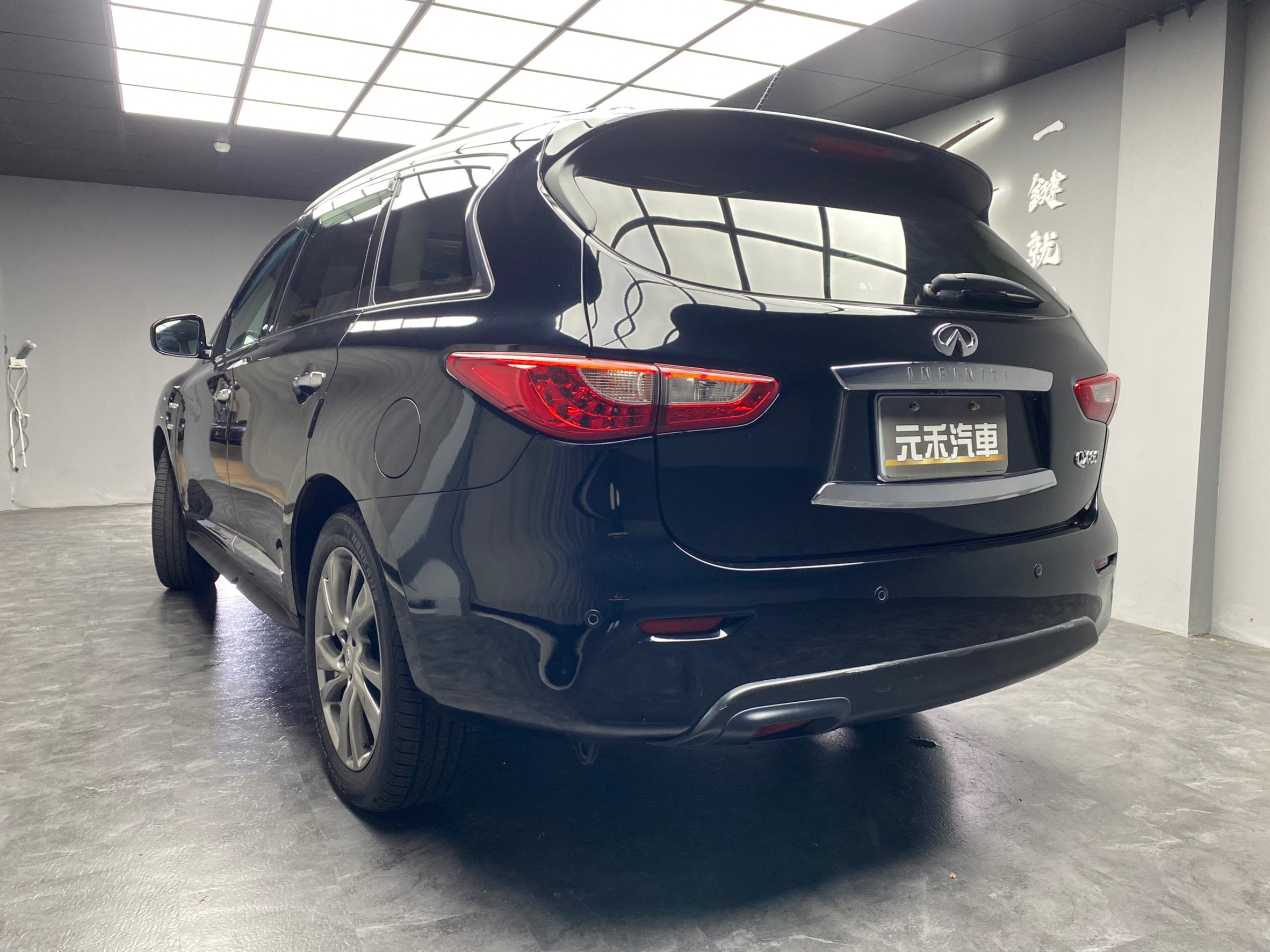 🔥2015式 INFINITI QX60  Hybrid 稀有 油電 四驅 七人座 環景 ACC跟車 BOSE 🔥(255)【阿龍中古車 0968-691-205】【父親節特惠好禮雙重奏✔️饗食天堂餐券4張+✔️開運888紅包】  第6張相片