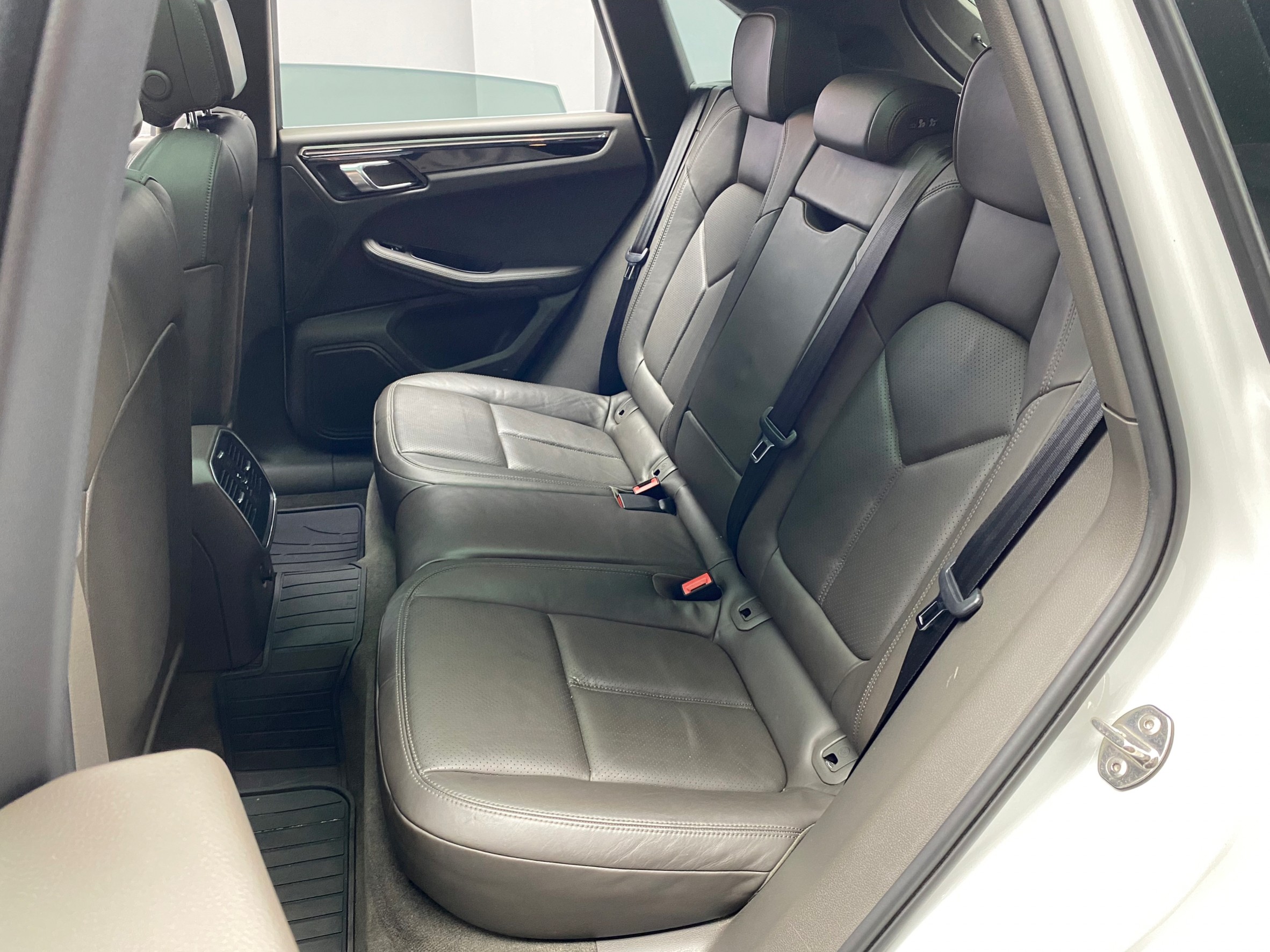 🔥2015 保時捷 馬肯 Porsche Macan S Diesel 免鑰匙啟動 14向記憶座椅 全景天窗 車道置中 🔥(169)【阿龍中古車 0968-691-205】【父親節特惠好禮雙重奏✔️饗食天堂餐券4張+✔️開運888紅包】  第2張相片