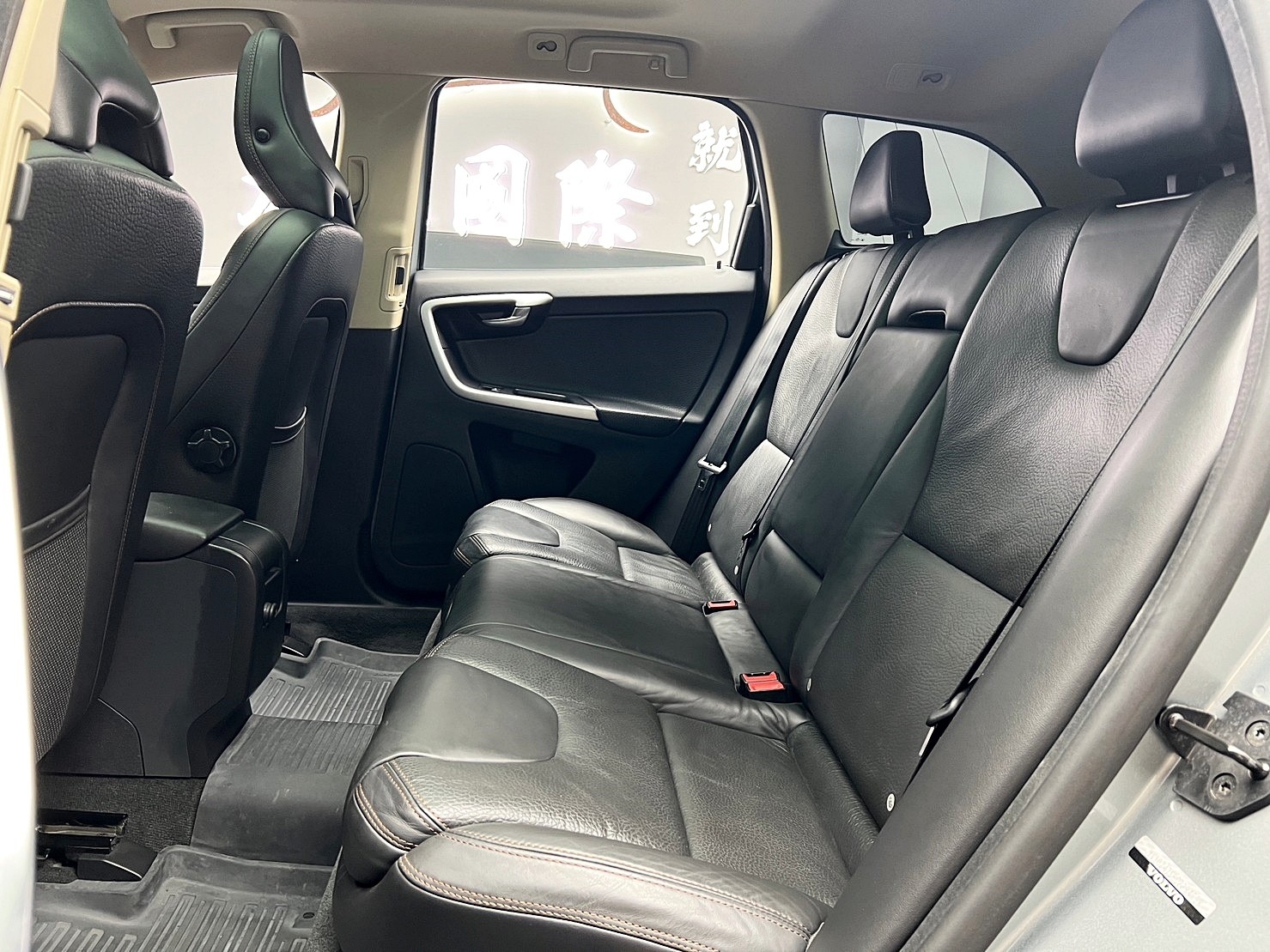 🔥2012 Volvo XC60 T5 跟車旗艦版 全景天窗🔥(074)【阿龍中古車 0968-691-205】【父親節特惠好禮雙重奏✔️饗食天堂餐券4張+✔️開運888紅包】  第2張相片