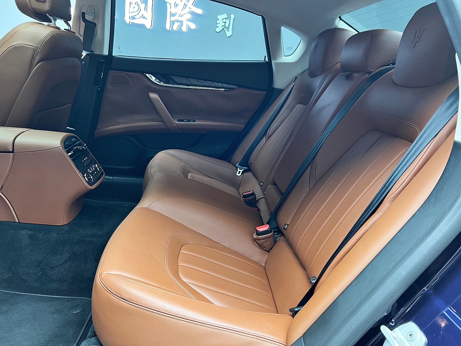 🔥2015 Maserati 瑪莎拉蒂 快樂波特 Quattroporte S Q4 跑少 消光黑 🔥(075)【阿龍中古車 0968-691-205】【父親節特惠好禮雙重奏✔️饗食天堂餐券4張+✔️開運888紅包】	  第2張相片
