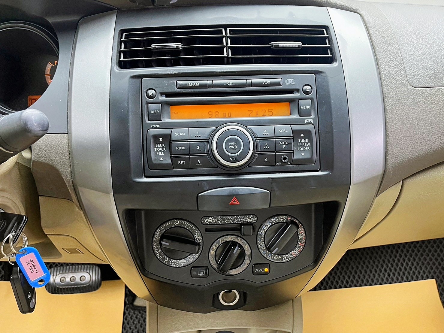 🔥2010式 樂威娜 Nissan Livina B 超省油買菜車 代步車 🔥(201)【阿龍中古車 0968-691-205】【父親節特惠好禮雙重奏✔️饗食天堂餐券4張+✔️開運888紅包】  第6張相片