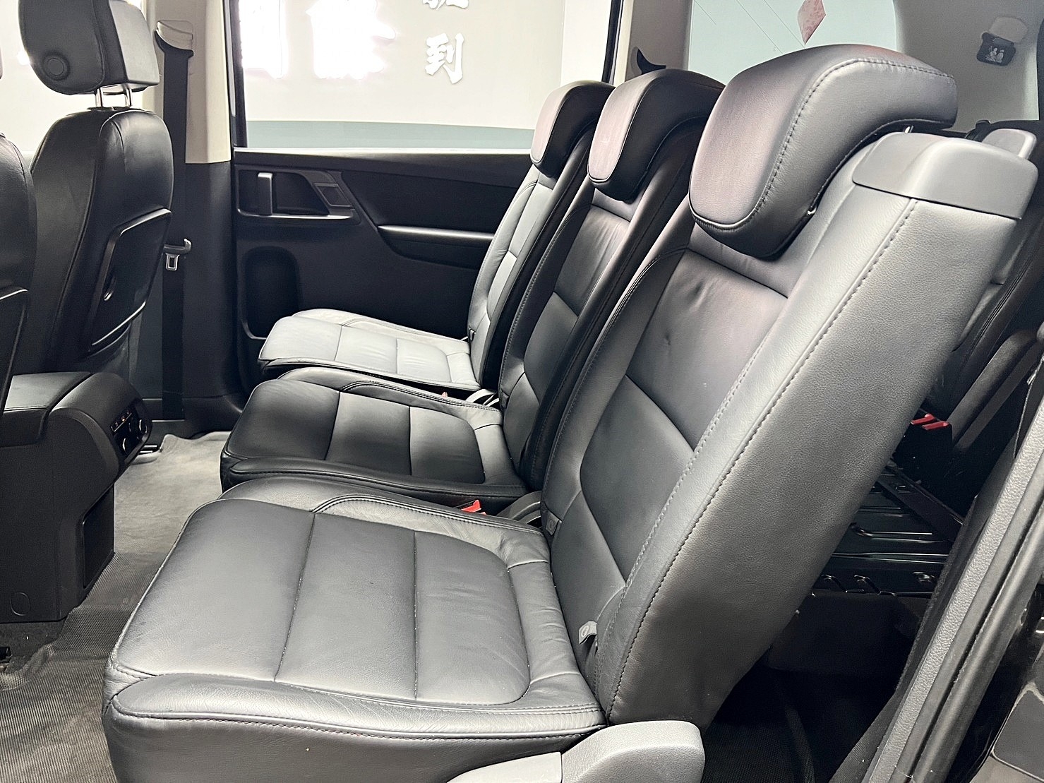 🔥2014 VW Sharan BMT Comfortine 雪倫 安卓機/環景 柴油 七人座 🔥(199)【阿龍中古車 0968-691-205】【父親節特惠好禮雙重奏✔️饗食天堂餐券4張+✔️開運888紅包】  第2張相片
