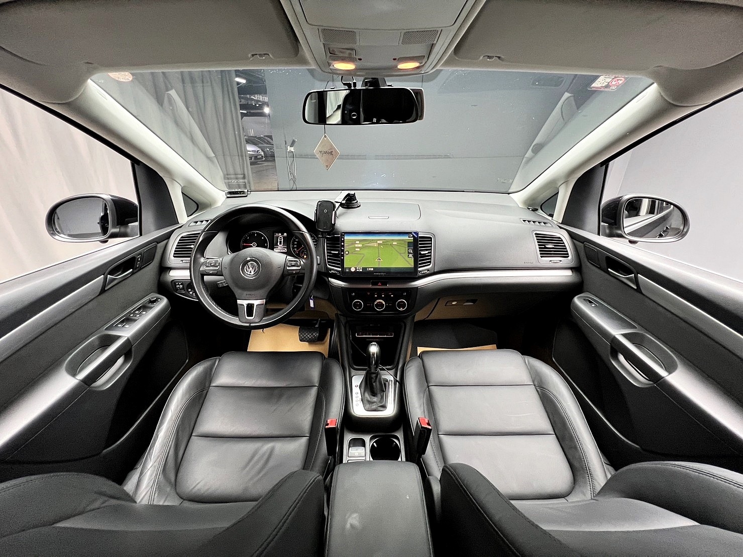 🔥2014 VW Sharan BMT Comfortine 雪倫 安卓機/環景 柴油 七人座 🔥(199)【阿龍中古車 0968-691-205】【父親節特惠好禮雙重奏✔️饗食天堂餐券4張+✔️開運888紅包】  第4張相片