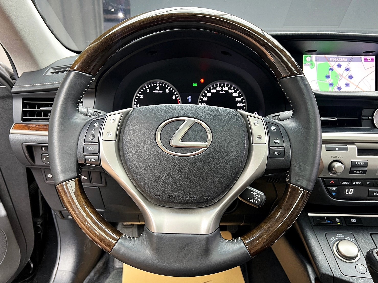 🔥2014 Lexus ES350 3.5 旗艦版 電動通風椅 後座影音 🔥(014)【阿龍中古車 0968-691-205】【父親節特惠好禮雙重奏✔️饗食天堂餐券4張+✔️開運888紅包】  第5張相片