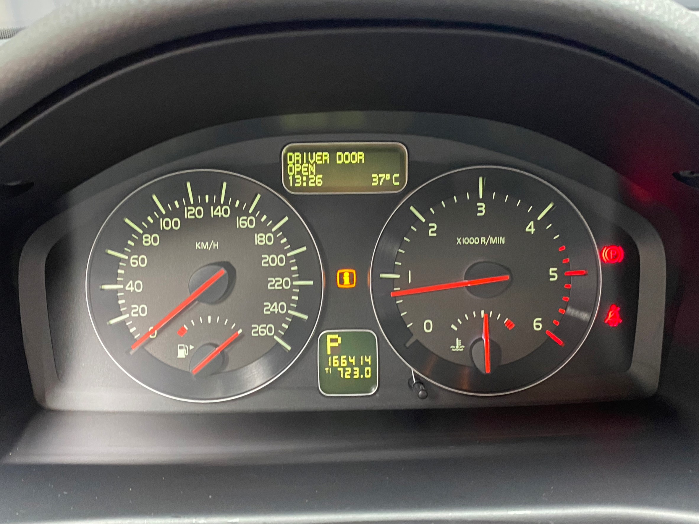 🔥2013式 Volvo C30 D4 地表最硬 柴油 三門 小鋼炮 🔥(238)【阿龍中古車 0968-691-205】【父親節特惠好禮雙重奏✔️饗食天堂餐券4張+✔️開運888紅包】  第6張相片