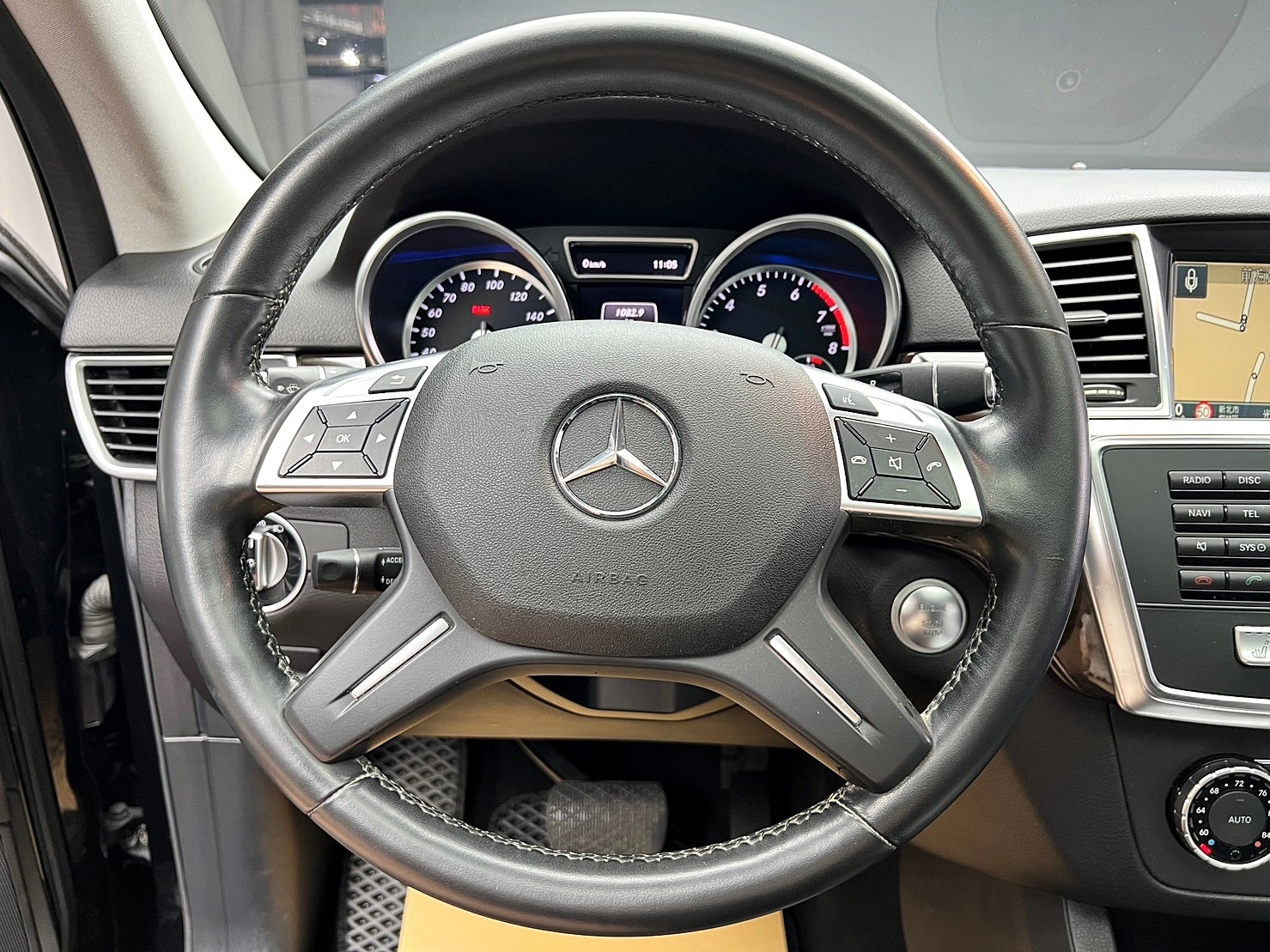 🔥2014 Benz W166 ML350 BlueTEC 4MATIC 雙前電熱椅 自動停車 HK音響 🔥(254)【阿龍中古車 0968-691-205】【父親節特惠好禮雙重奏✔️饗食天堂餐券4張+✔️開運888紅包】  第5張相片