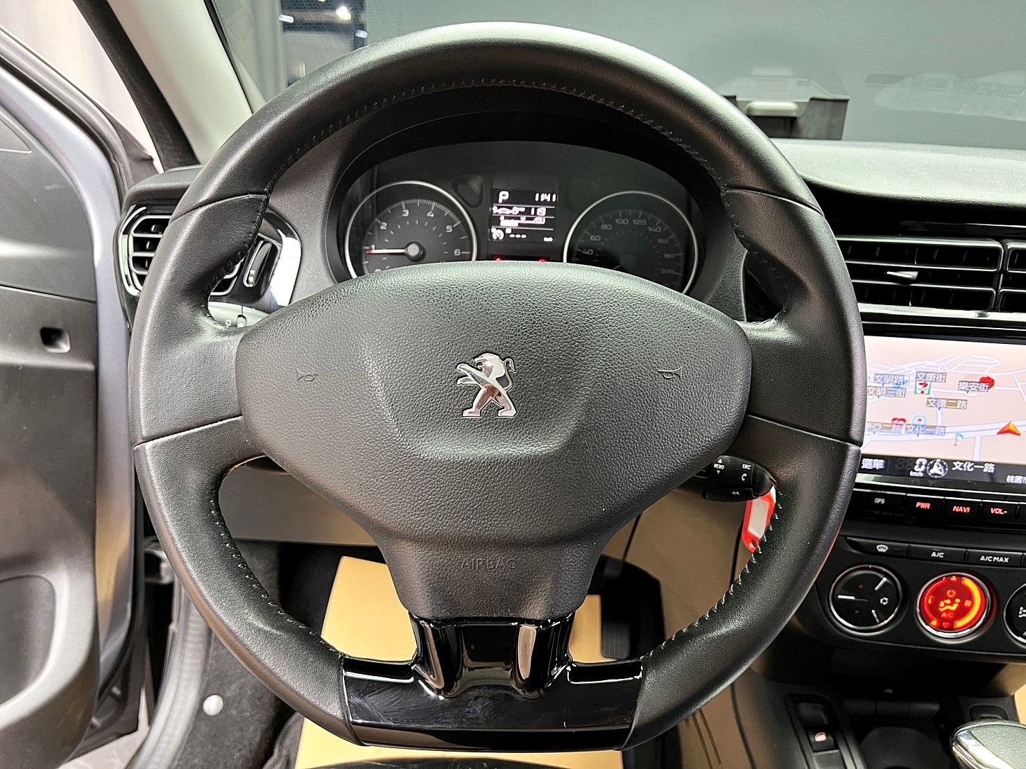 🔥2018式小改 寶獅 Peugeot 301 簡約時尚 代步車🔥(257)【阿龍中古車 0968-691-205】【父親節特惠好禮雙重奏✔️饗食天堂餐券4張+✔️開運888紅包】  第5張相片