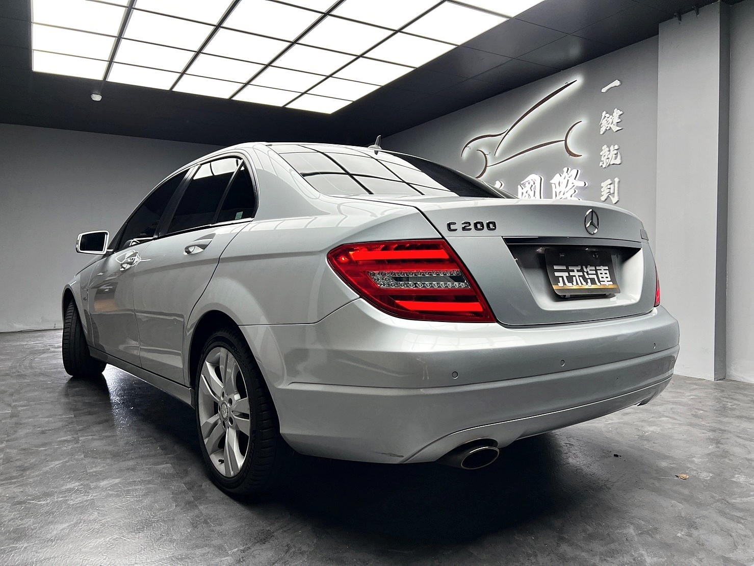 🔥2012 賓士 BENZ W204 C200 BlueEFFICIENCY Classic 1.8 天窗 雙電動記憶椅🔥(253)【阿龍中古車 0968-691-205】★父親節特惠好禮雙重奏✔️饗食天堂餐券4張+✔️開運888紅包★  第9張相片