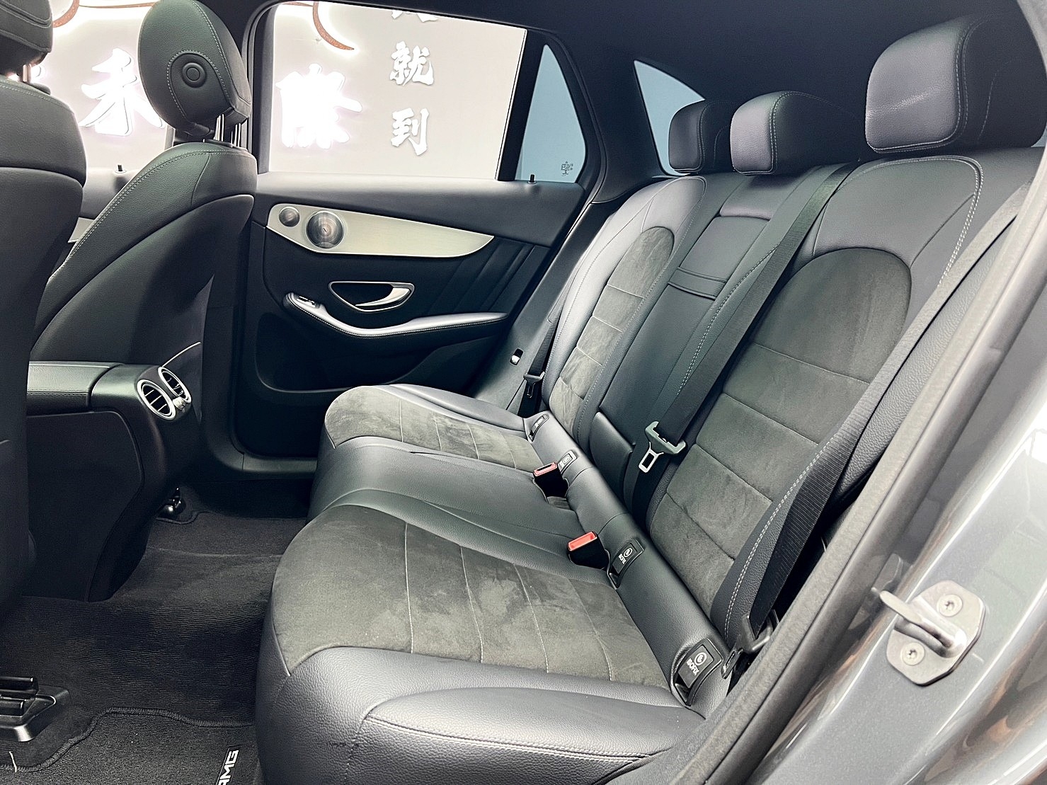 🔥2018式 X253 BENZ GLC250 4MATIC運動版 柏林之音 環景 自動停車 🔥(200)【阿龍中古車 0968-691-205】★父親節特惠好禮雙重奏✔️饗食天堂餐券4張+✔️開運888紅包★  第2張相片