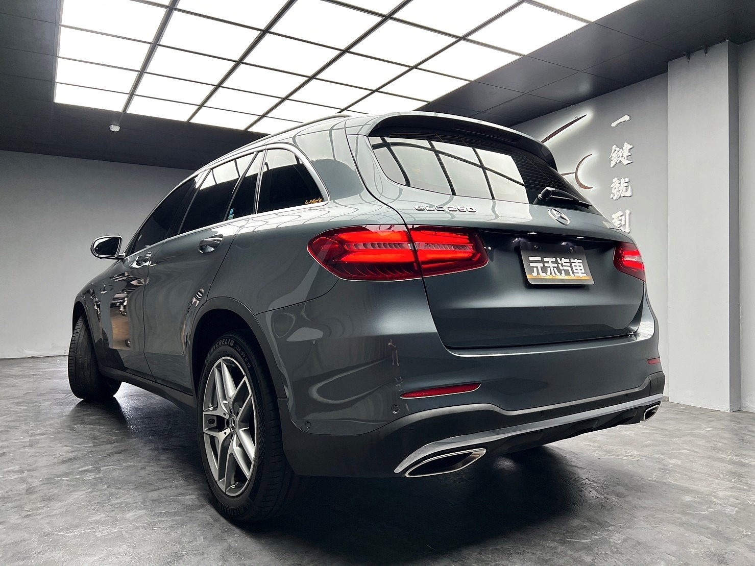 🔥2018式 X253 BENZ GLC250 4MATIC運動版 柏林之音 環景 自動停車 🔥(200)【阿龍中古車 0968-691-205】★父親節特惠好禮雙重奏✔️饗食天堂餐券4張+✔️開運888紅包★  第3張相片