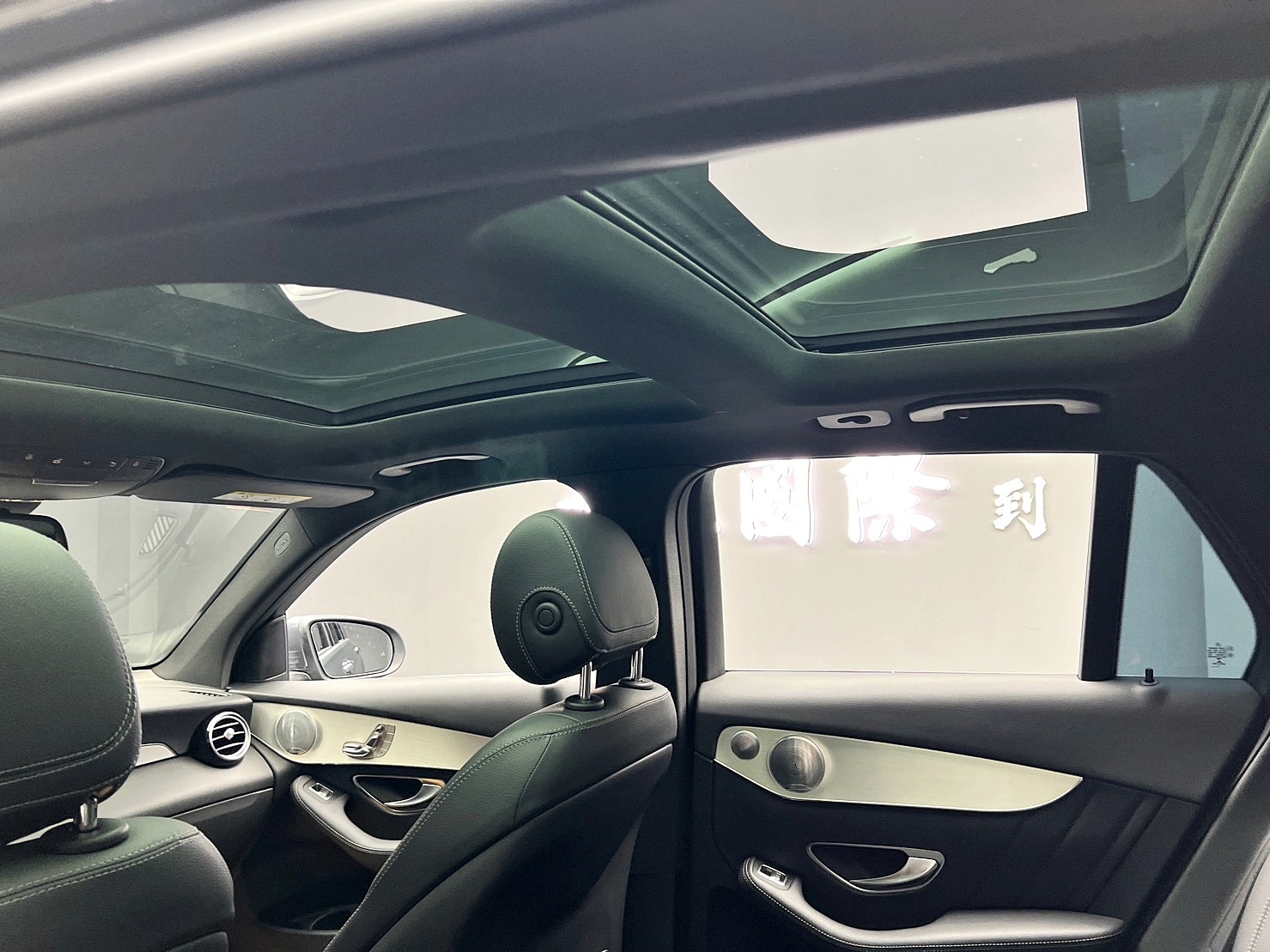 🔥2018式 X253 BENZ GLC250 4MATIC運動版 柏林之音 環景 自動停車 🔥(200)【阿龍中古車 0968-691-205】★父親節特惠好禮雙重奏✔️饗食天堂餐券4張+✔️開運888紅包★  第5張相片
