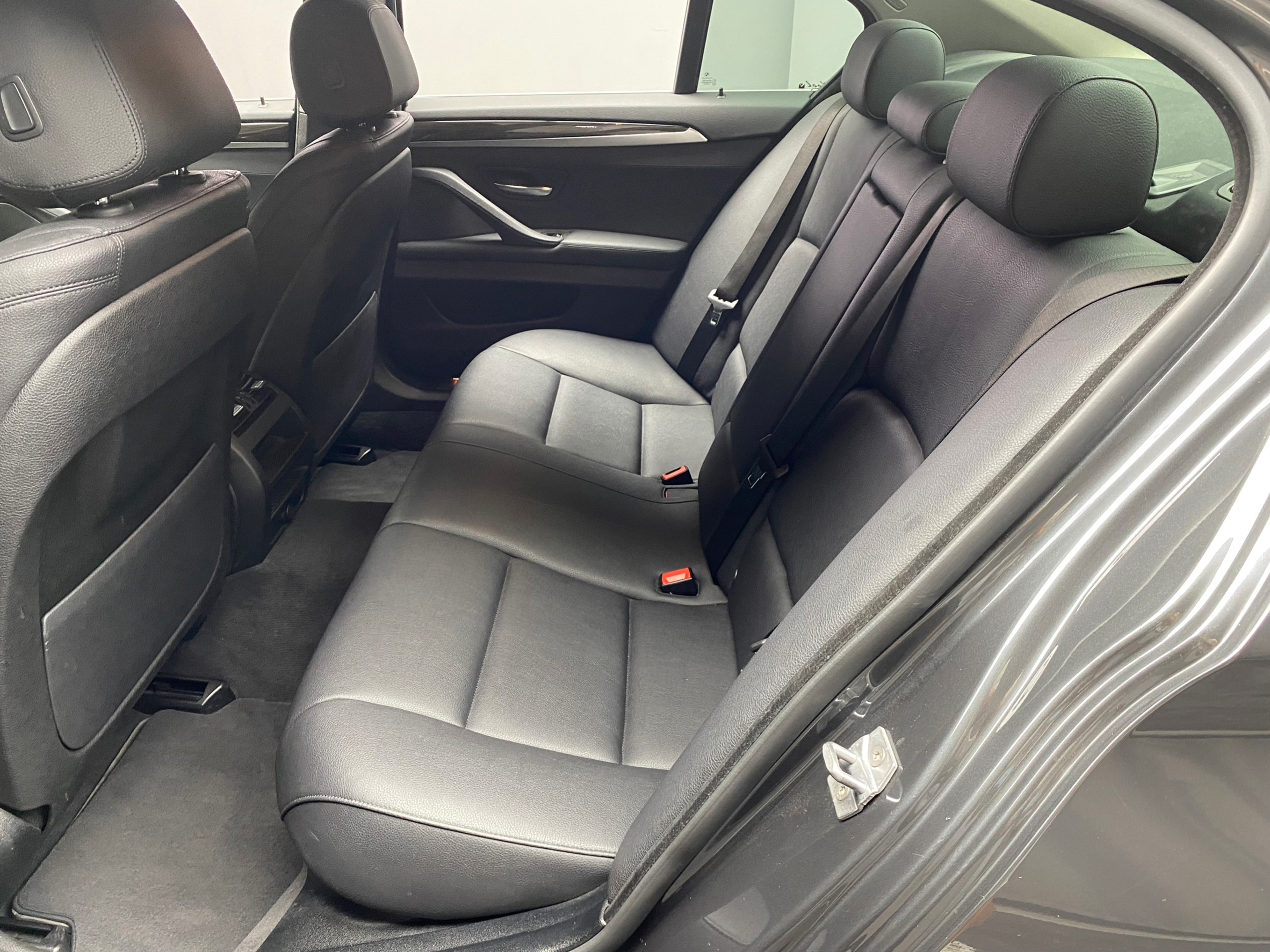 🔥2017式 F10 BMW 520i M版方向盤 雙電動椅 電尾門 🔥(137)【阿龍中古車 0968-691-205】★父親節特惠好禮雙重奏✔️饗食天堂餐券4張+✔️開運888紅  第2張相片