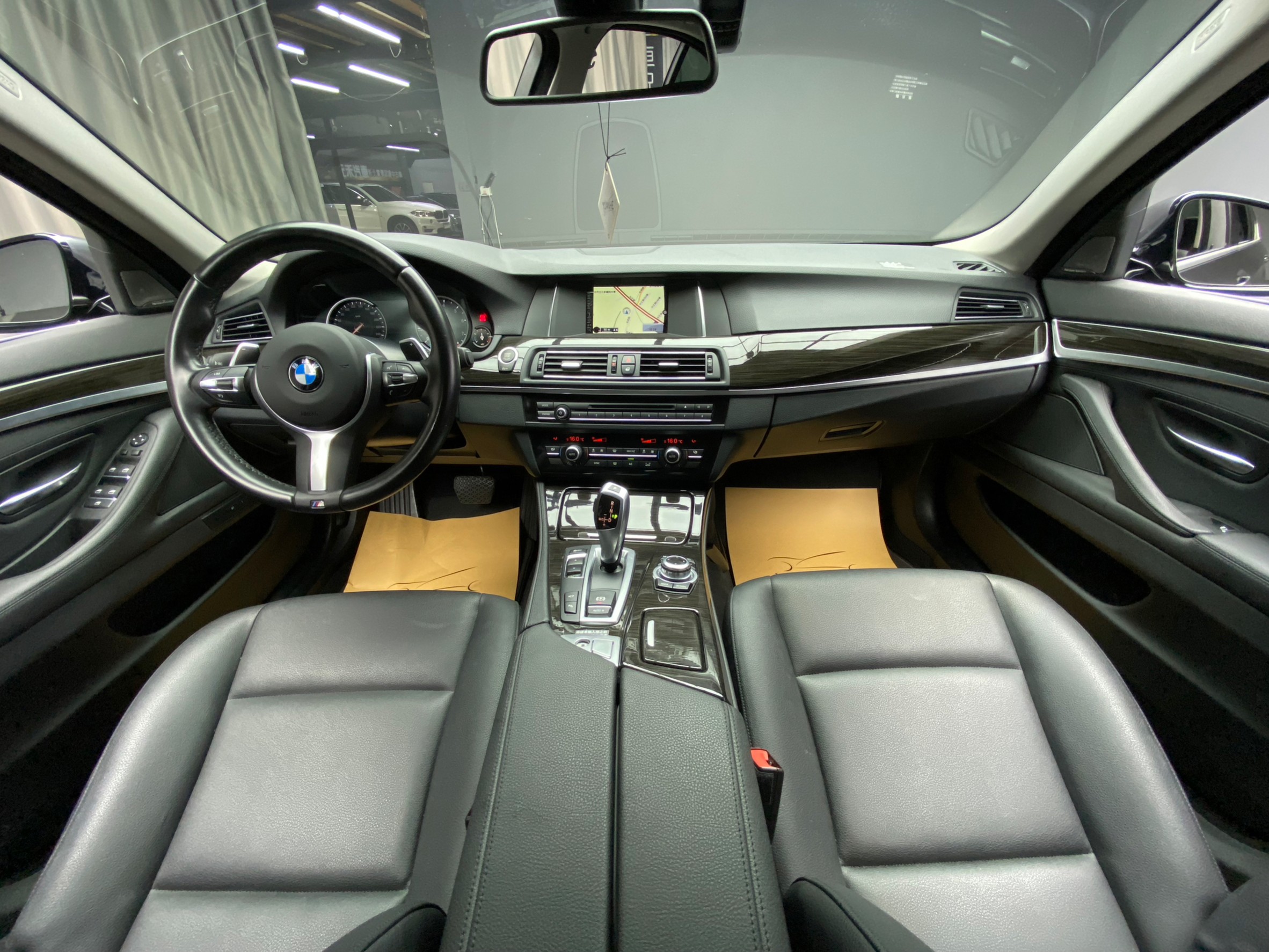🔥2017式 F10 BMW 520i M版方向盤 雙電動椅 電尾門 🔥(137)【阿龍中古車 0968-691-205】★父親節特惠好禮雙重奏✔️饗食天堂餐券4張+✔️開運888紅  第3張相片