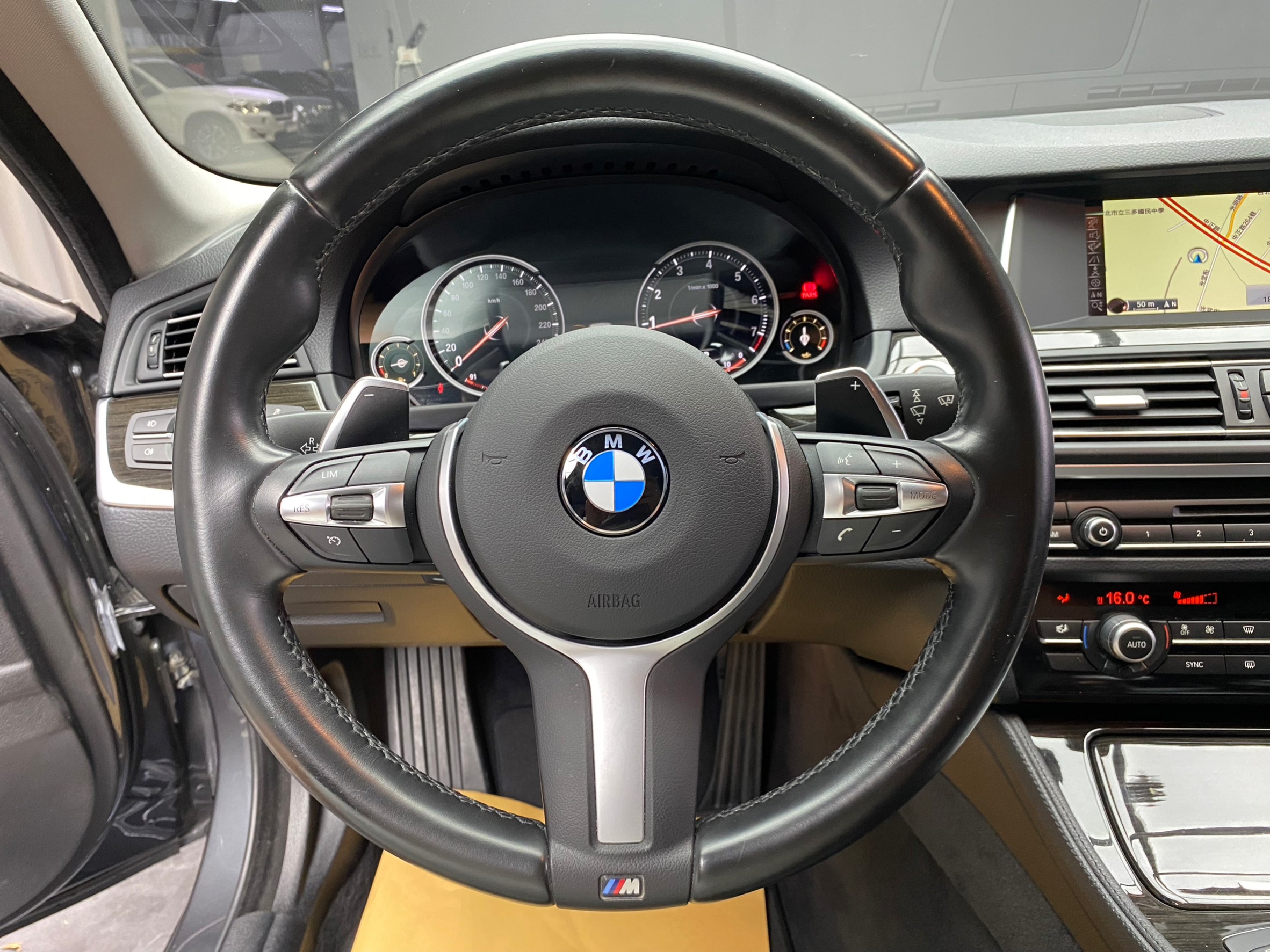 🔥2017式 F10 BMW 520i M版方向盤 雙電動椅 電尾門 🔥(137)【阿龍中古車 0968-691-205】★父親節特惠好禮雙重奏✔️饗食天堂餐券4張+✔️開運888紅  第4張相片