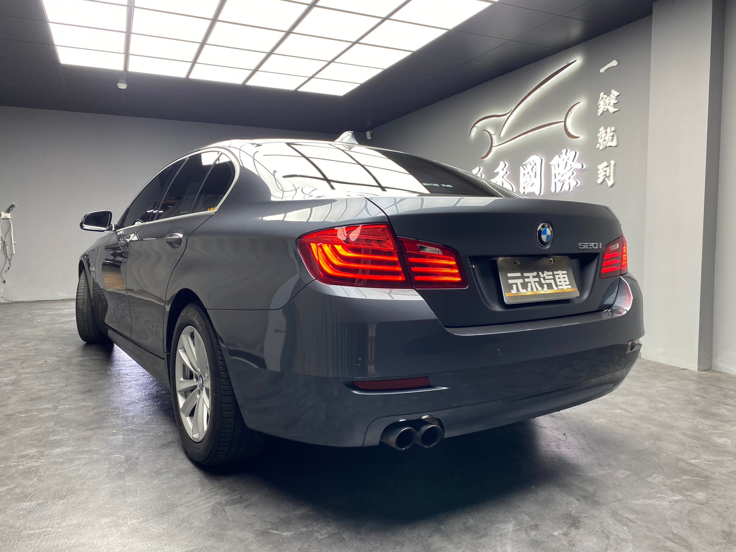🔥2017式 F10 BMW 520i M版方向盤 雙電動椅 電尾門 🔥(137)【阿龍中古車 0968-691-205】★父親節特惠好禮雙重奏✔️饗食天堂餐券4張+✔️開運888紅  第6張相片