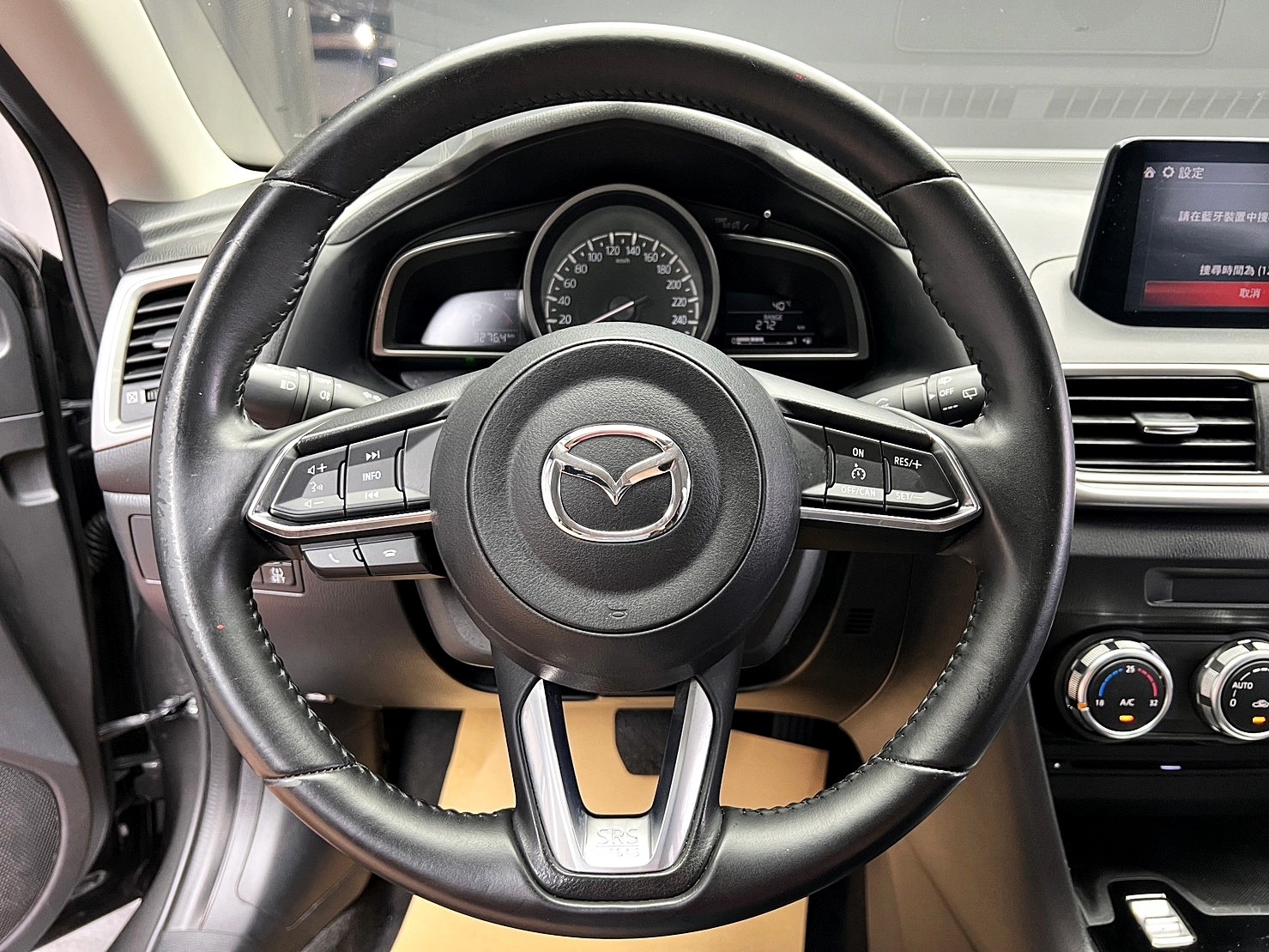 熱銷五門掀背🔥2019 馬三 Mazda3 尊榮進化版🔥(114)【阿龍中古車 0968-691-205】★父親節特惠好禮雙重奏✔️饗食天堂餐券4張+✔️開運888紅包  第4張相片