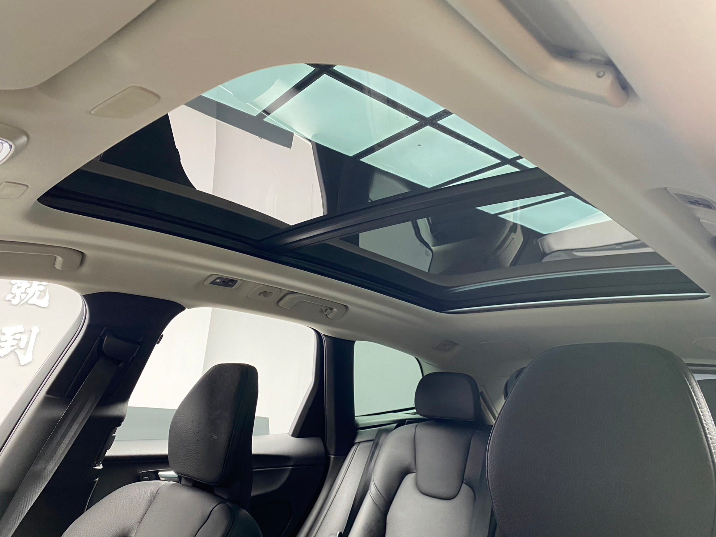 🔥2020 Volvo XC60 B5 Momentum 48V 輕油電 ACC跟車 HK音響 🔥(088) 【阿龍中古車 0968-691-205】★父親節特惠好禮雙重奏✔️饗食天堂餐券4張+✔️開運888紅包	  第3張相片