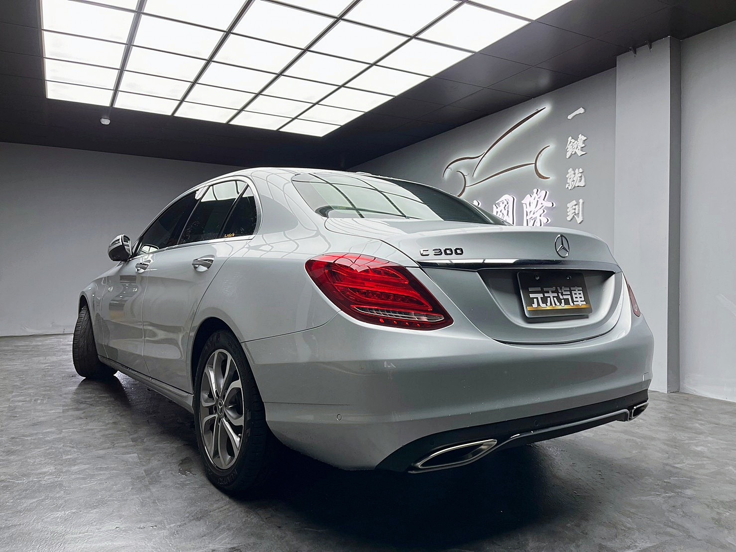 🔥2017 W205 C300 🔥 柏林之音 ACC跟車 環景 (073)【阿龍中古車 0968-691-205】★父親節特惠好禮雙重奏✔️饗食天堂餐券4張+✔️開運888紅包  第3張相片