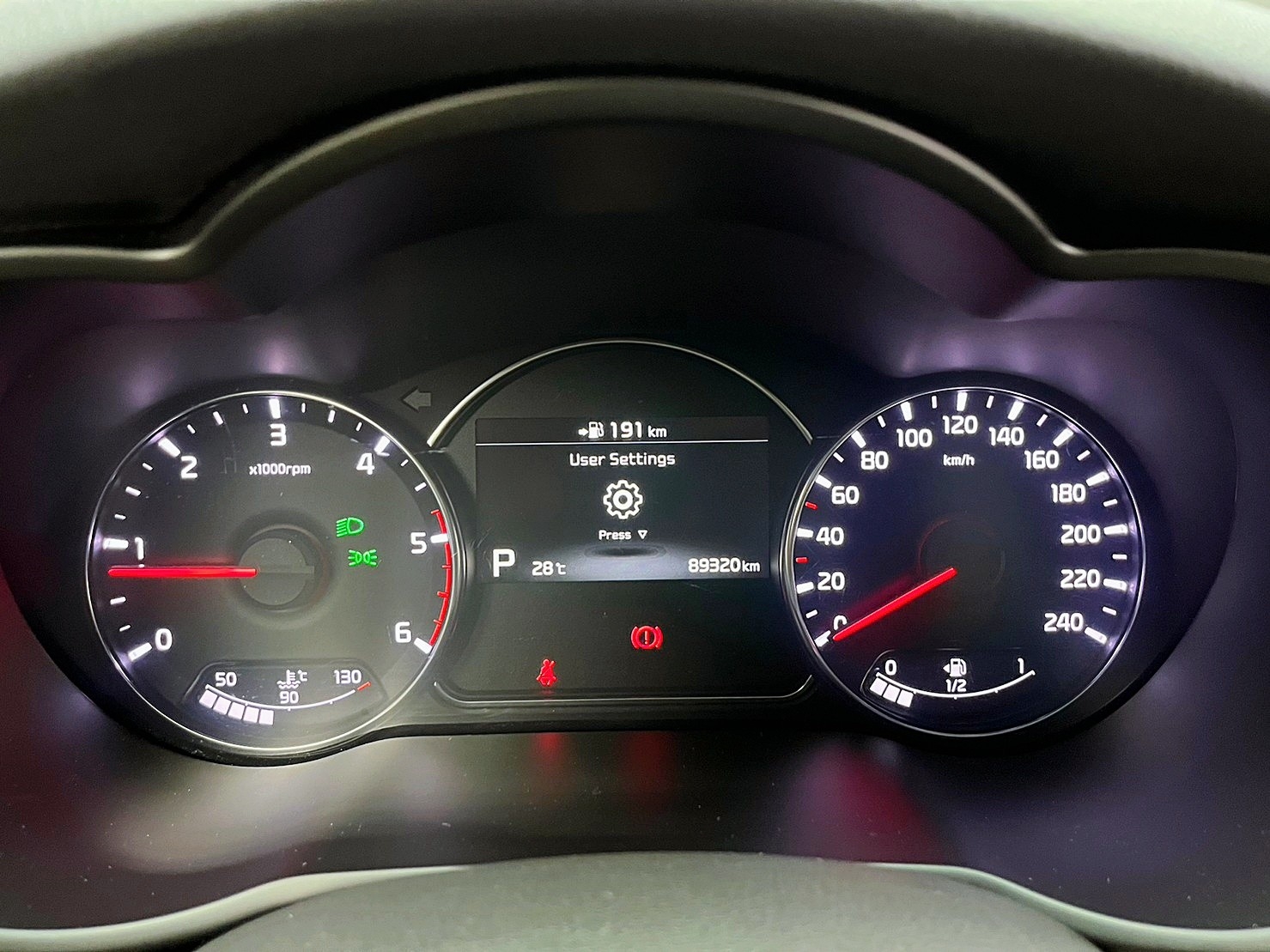 🔥2018 KIA 起亞 Carens 柴油 旗艦版 實惠國產休旅 🔥(225)【阿龍中古車 0968-691-205】★父親節特惠好禮雙重奏✔️饗食天堂餐券4張+✔️開運888紅包★  第6張相片