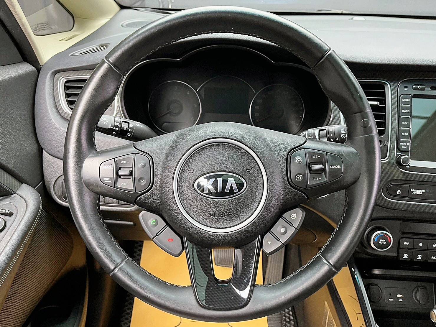 🔥2018 KIA 起亞 Carens 柴油 旗艦版 實惠國產休旅 🔥(225)【阿龍中古車 0968-691-205】★父親節特惠好禮雙重奏✔️饗食天堂餐券4張+✔️開運888紅包★  第9張相片