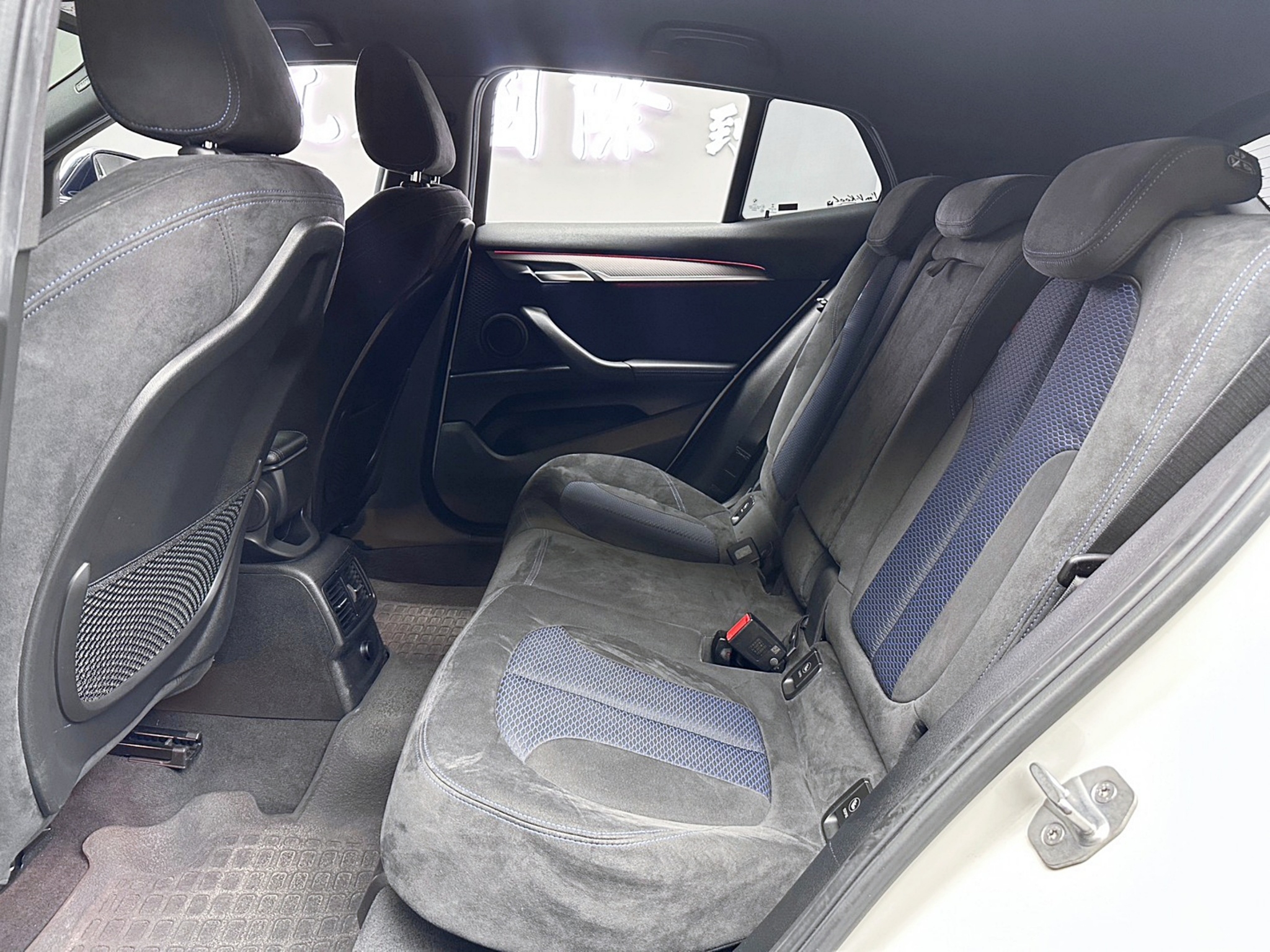 🔥2018 F39 BMW X2 sDrive20i M Sport X 🔥(027)【阿龍中古車 0968-691-205】★父親節特惠好禮雙重奏✔️饗食天堂餐券4張+✔️開運888紅包★  第4張相片