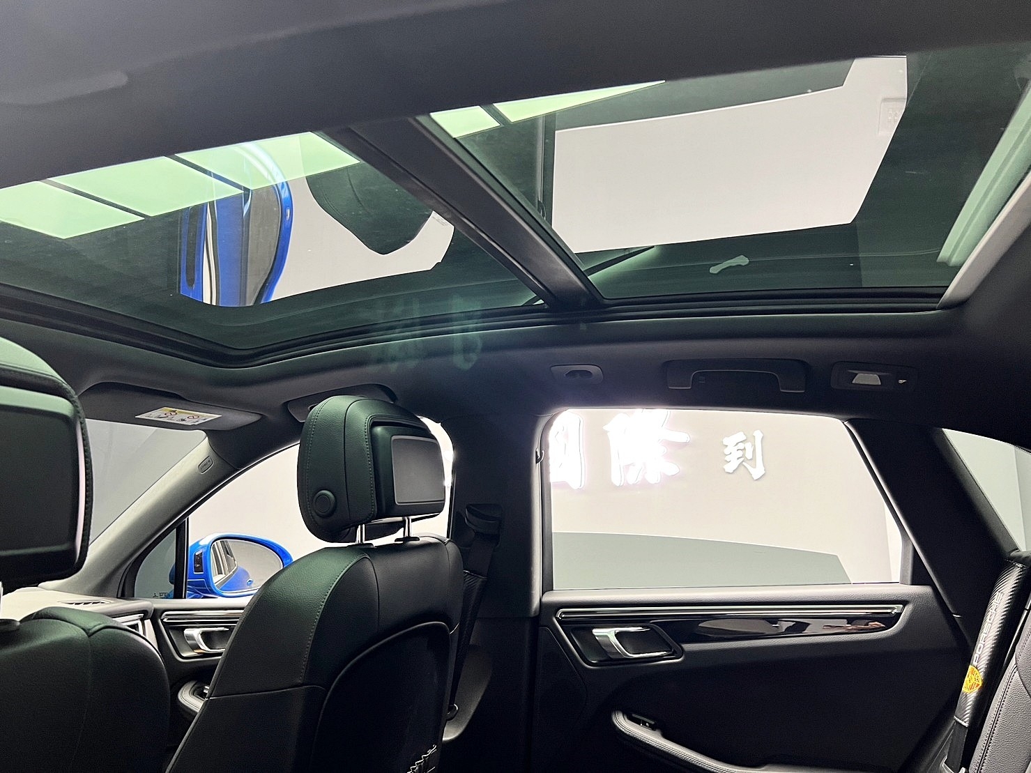 🔥2017 保時捷 馬肯 Porsche Macan 全景天窗 Bose 跑車時鐘 加裝原廠環景 升級改款頭尾燈套件🔥(104) 【阿龍中古車 0968-691-205】★父親節特惠好禮雙重奏✔️饗食天堂餐券4張+✔️開運888紅包★  第3張相片
