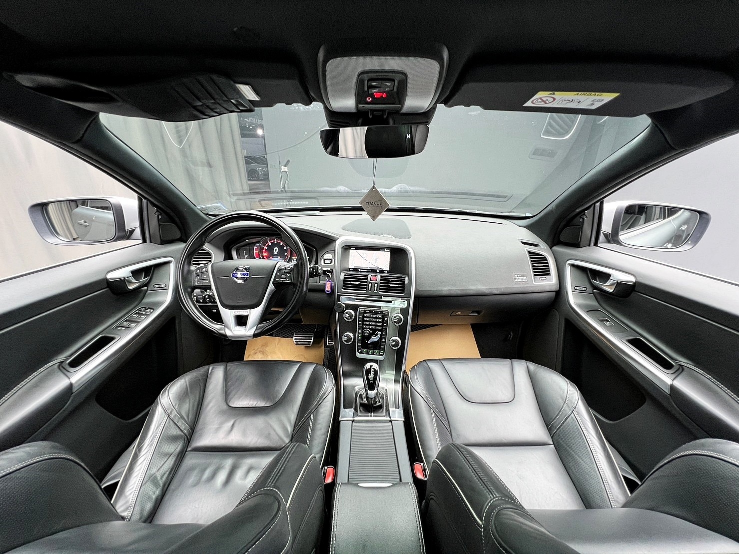 🔥2015 Volvo XC60 T5 R Design ACC跟車 HK音響 20吋鋁圈 全景天窗 電尾門 🔥(208)【阿龍中古車 0968-691-205】★父親節特惠好禮雙重奏✔️饗食天堂餐券4張+✔️開運888紅包★  第4張相片