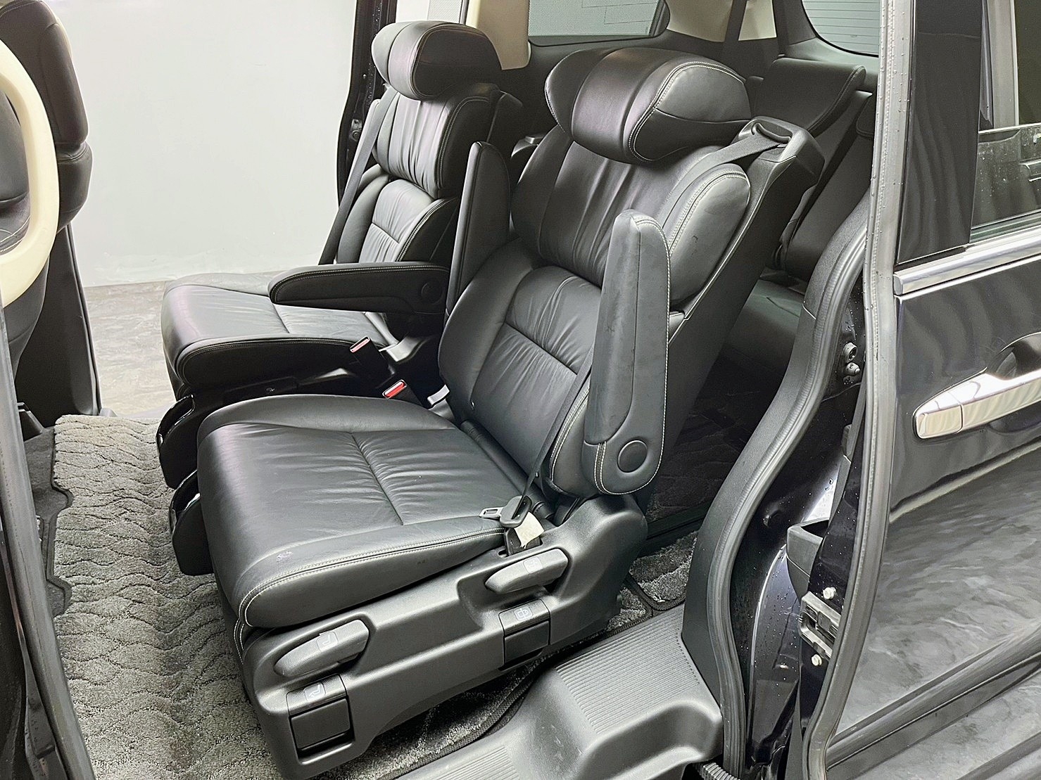 🔥2018 Honda Odyssey Apex 奧德賽 七人座 ACC跟車 雙電滑門 自動停車 環景 天窗🔥(143)【阿龍中古車 0968-691-205】★父親節特惠好禮雙重奏✔️饗食天堂餐券4張+✔️開運888紅包★  第3張相片