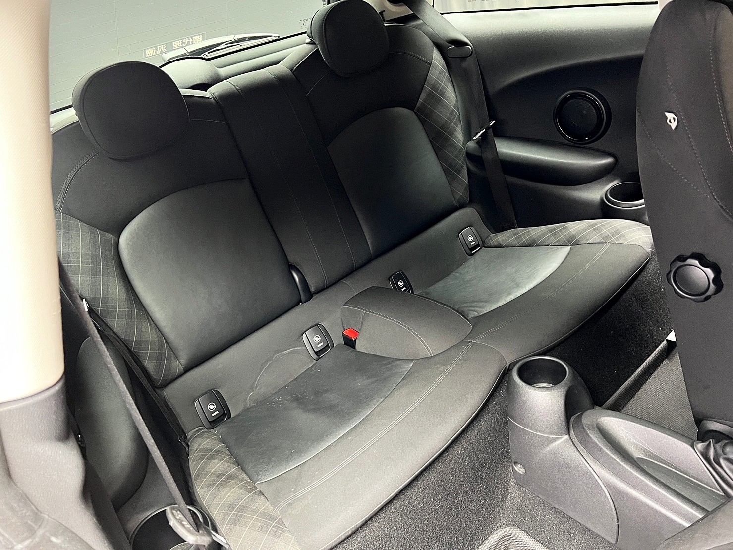🔥2015 F56 Mini Hatch Cooper 三門 大黃蜂 配色 🔥(026)【阿龍中古車 0968-691-205】★父親節特惠好禮雙重奏✔️饗食天堂餐券4張+✔️開運888紅包★  第3張相片