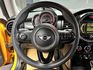 🔥2015 F56 Mini Hatch Cooper 三門 大黃蜂 配色 🔥(026)【阿龍中古車 0968-691-205】★父親節特惠好禮雙重奏✔️饗食天堂餐券4張+✔️開運888紅包★  第7張縮圖