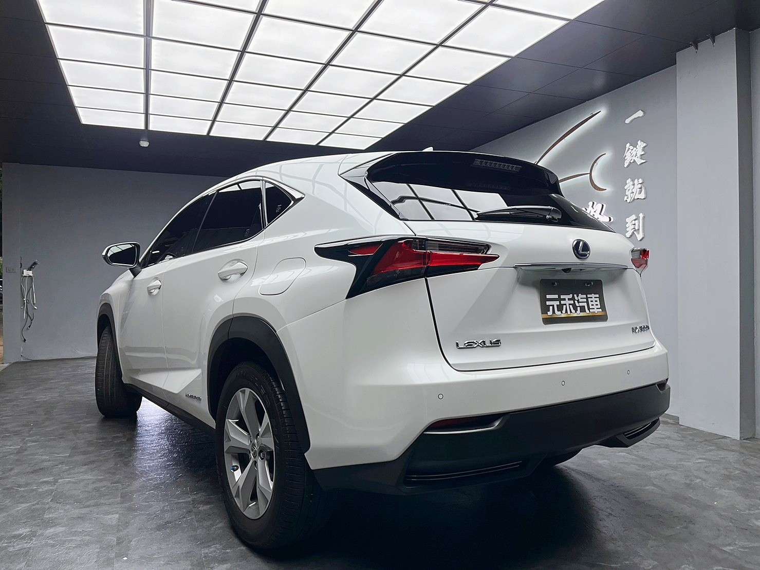 保值油電休旅🔥2015式 Lexus NX300h 豪華版 🔥(251)【阿龍中古車 0968-691-205】★父親節特惠好禮雙重奏✔️饗食天堂餐券4張+✔️開運888紅包★  第2張相片