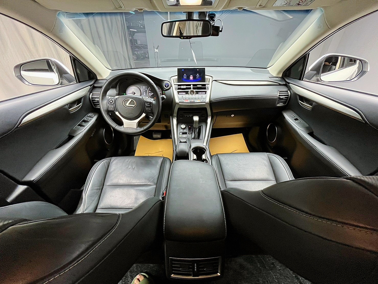 保值油電休旅🔥2015式 Lexus NX300h 豪華版 🔥(251)【阿龍中古車 0968-691-205】★父親節特惠好禮雙重奏✔️饗食天堂餐券4張+✔️開運888紅包★  第3張相片