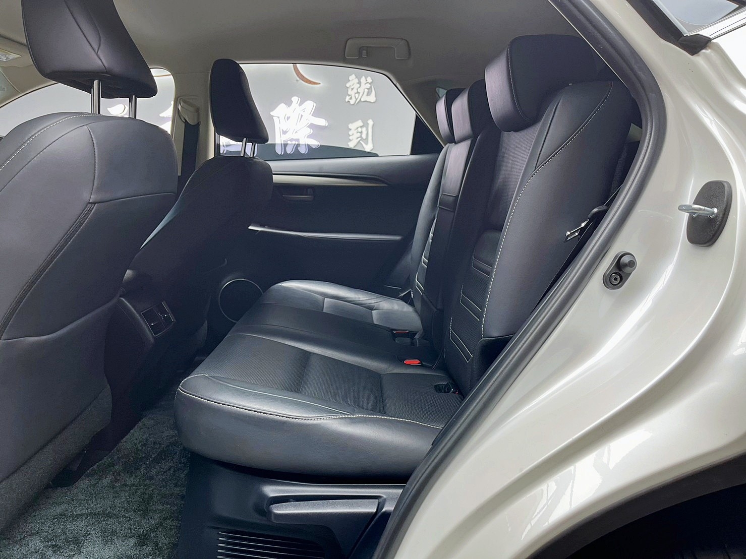 保值油電休旅🔥2015式 Lexus NX300h 豪華版 🔥(251)【阿龍中古車 0968-691-205】★父親節特惠好禮雙重奏✔️饗食天堂餐券4張+✔️開運888紅包★  第4張相片
