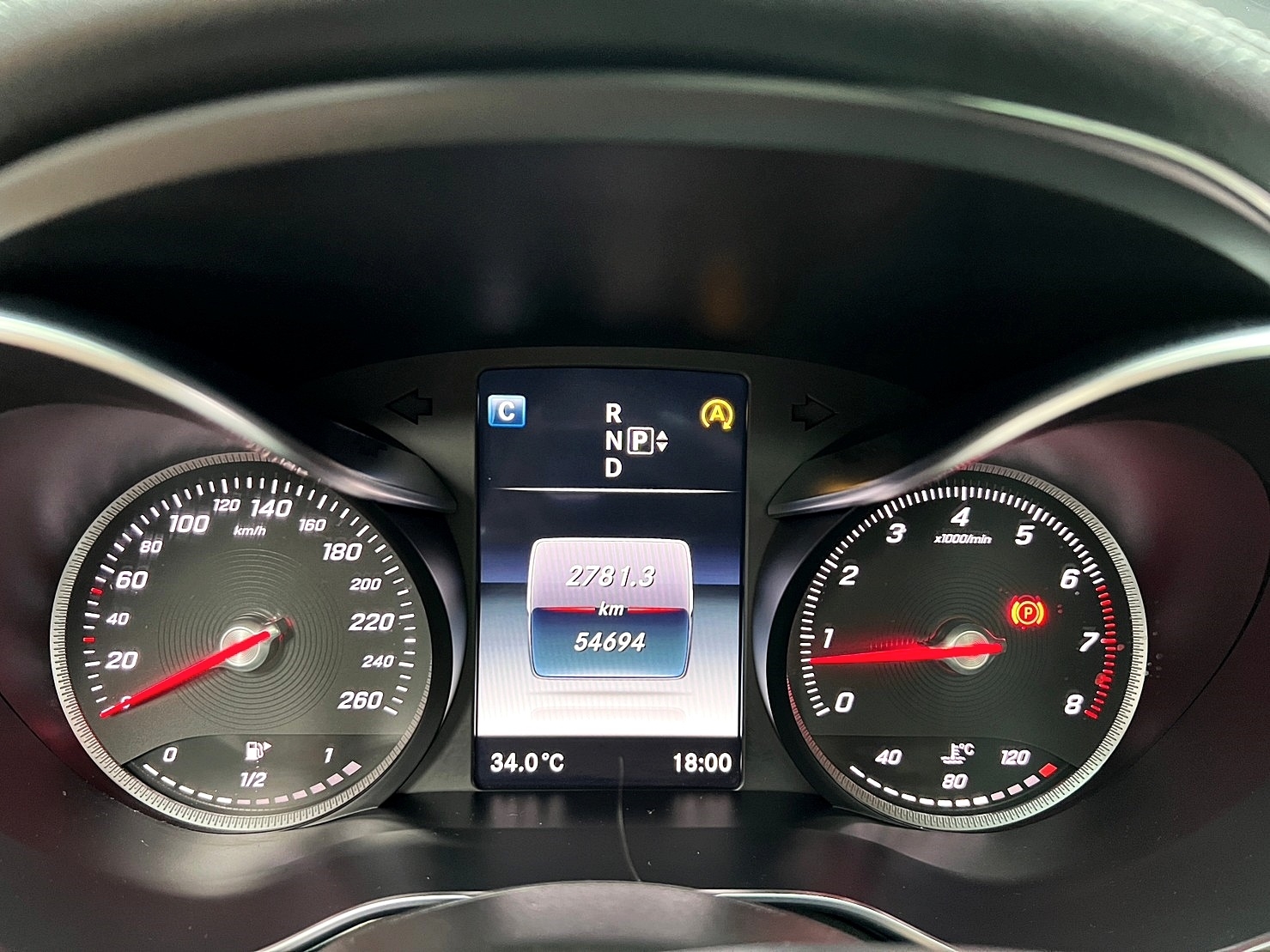 🔥2014 W205 C250 AMG 消光白 雙魚眼頭燈 平把方向盤 電尾門 氣氛燈 跑少 🔥(068)【阿龍中古車 0968-691-205】★父親節特惠好禮雙重奏✔️饗食天堂餐券4張+✔️開運888紅包★  第6張相片