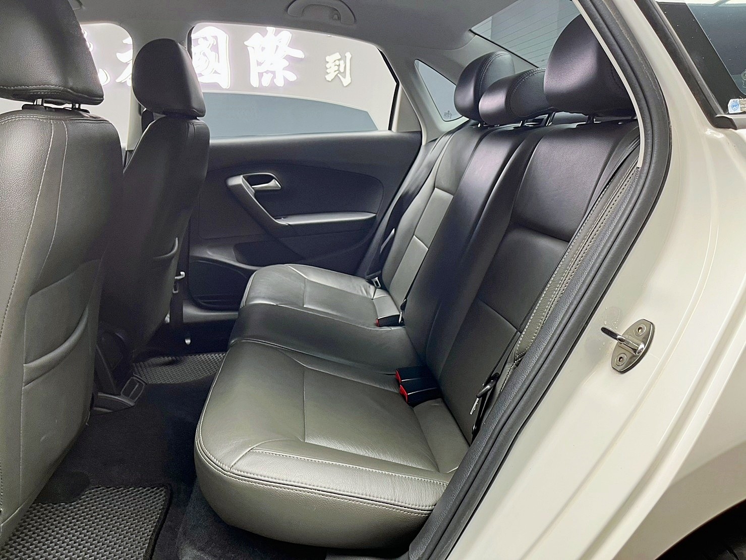 🔥2016 福斯 Vento 1.6 TL 跑少省油 實惠 代步 買菜小車 實跑五萬公里保證 🔥(073)【 阿龍中古車 0968-691-205】★父親節特惠好禮雙重奏✔️饗食天堂餐券4張+✔️開運888紅包★  第2張相片