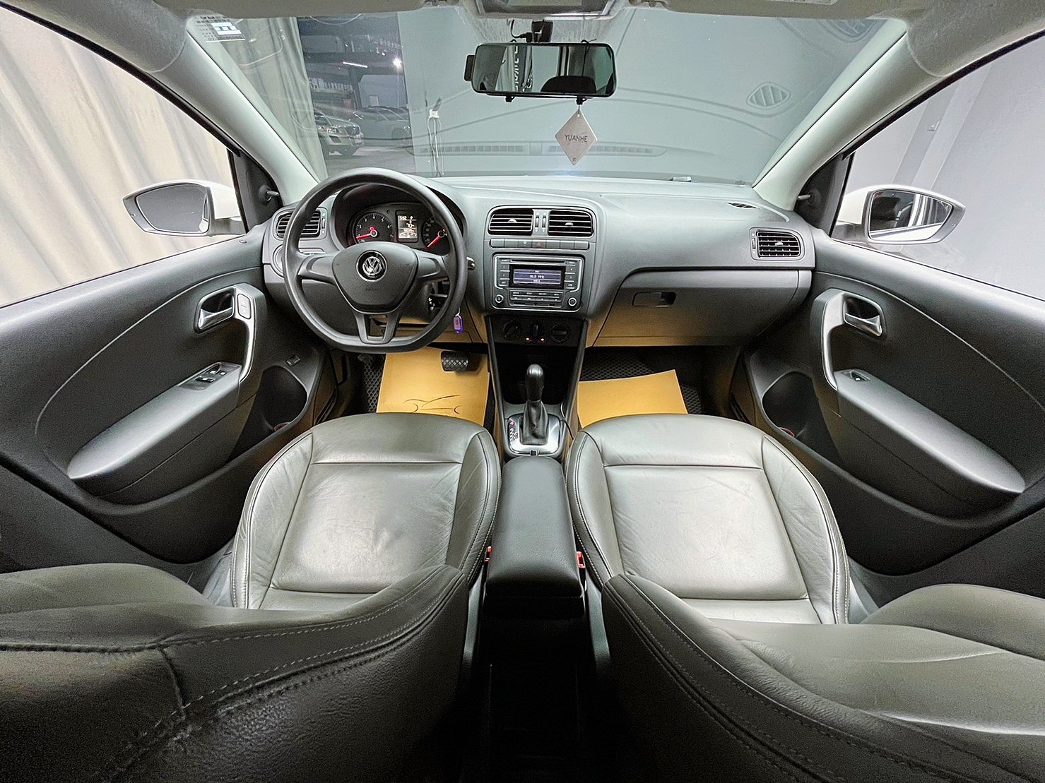 🔥2016 福斯 Vento 1.6 TL 跑少省油 實惠 代步 買菜小車 實跑五萬公里保證 🔥(073)【 阿龍中古車 0968-691-205】★父親節特惠好禮雙重奏✔️饗食天堂餐券4張+✔️開運888紅包★  第3張相片
