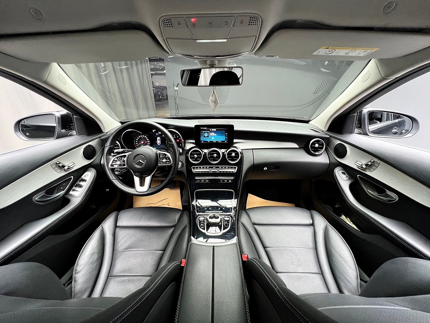 🔥2019式 W205 C200 進化版 新款 輕油電 油電 C字尾燈 盲點偵測 CarPlay 🔥(101)【 阿龍中古車 0968-691-205】★父親節特惠好禮雙重奏✔️饗食天堂餐券4張+✔️開運888紅包★  第5張相片