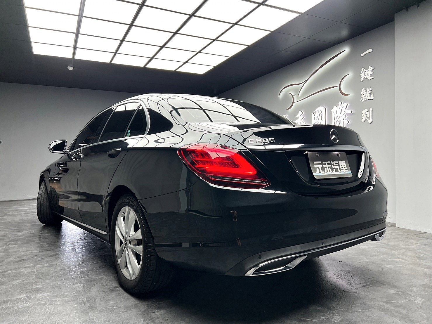 🔥2019式 W205 C200 進化版 新款 輕油電 油電 C字尾燈 盲點偵測 CarPlay 🔥(101)【 阿龍中古車 0968-691-205】★父親節特惠好禮雙重奏✔️饗食天堂餐券4張+✔️開運888紅包★  第9張相片