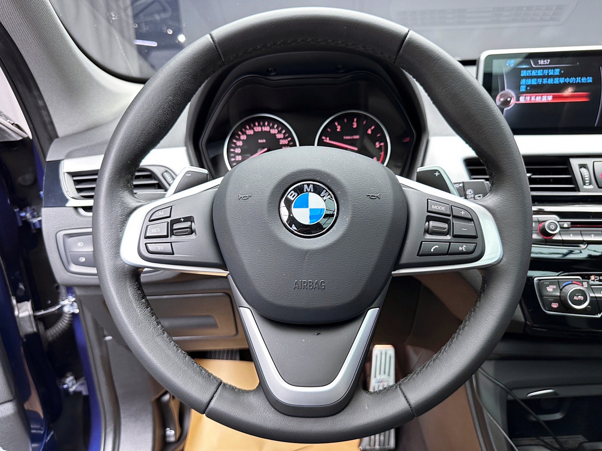 🔥2016 F48 BMW X1 sDrive18d 柴油 選配 全景天窗 HK音響 安卓機 🔥(228)【 阿龍中古車 0968-691-205】★父親節特惠好禮雙重奏✔️饗食天堂餐券4張+✔️開運888紅包★  第6張相片