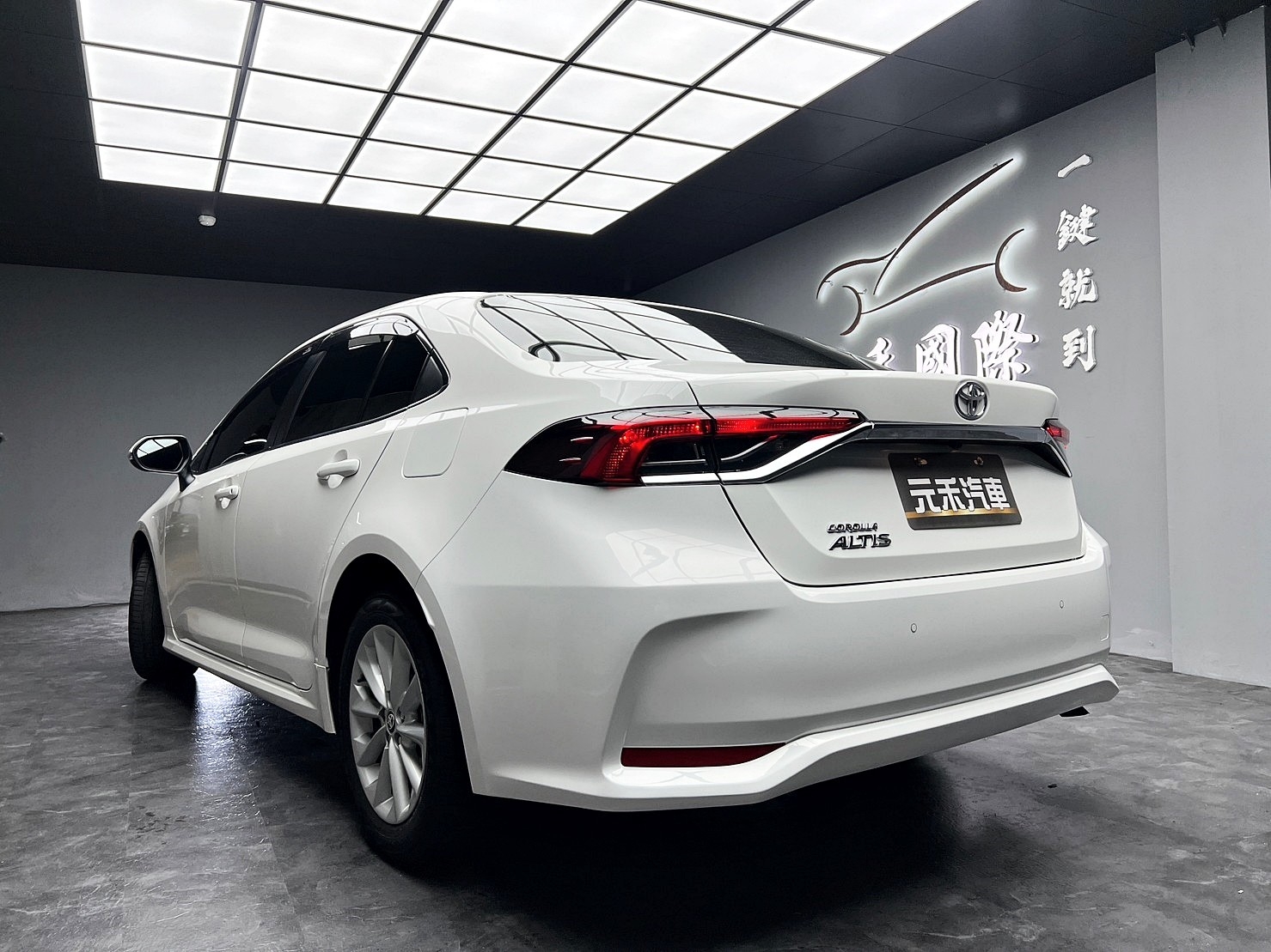 🔥2019 新款 阿提斯  Toyota Corolla Altis (NEW) 豪華版  ACC跟車 低里程 🔥(131)【 阿龍中古車 0968-691-205】★父親節特惠好禮雙重奏✔️饗食天堂餐券4張+✔️開運888紅包★  第9張相片