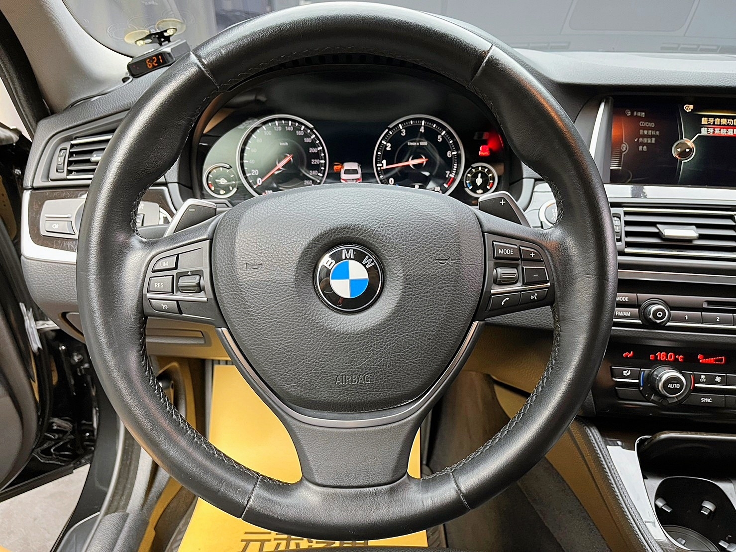🔥2016 F10 BMW 520i 環景 電尾門 升級19吋鋁圈 🔥(137)【 阿龍中古車 0968-691-205】★父親節特惠好禮雙重奏✔️饗食天堂餐券4張+✔️開運888紅包★  第3張相片