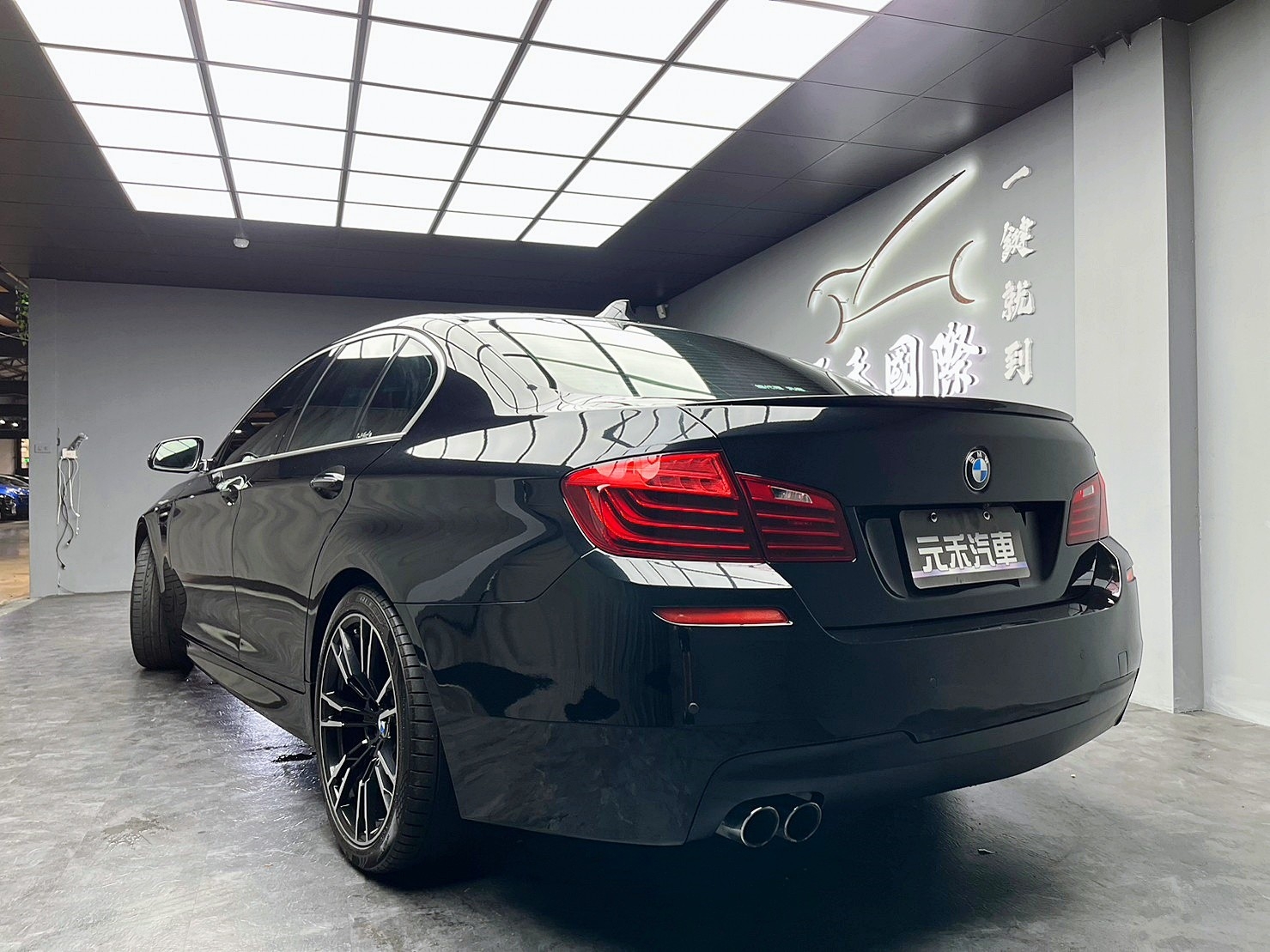 🔥2016 F10 BMW 520i 環景 電尾門 升級19吋鋁圈 🔥(137)【 阿龍中古車 0968-691-205】★父親節特惠好禮雙重奏✔️饗食天堂餐券4張+✔️開運888紅包★  第4張相片