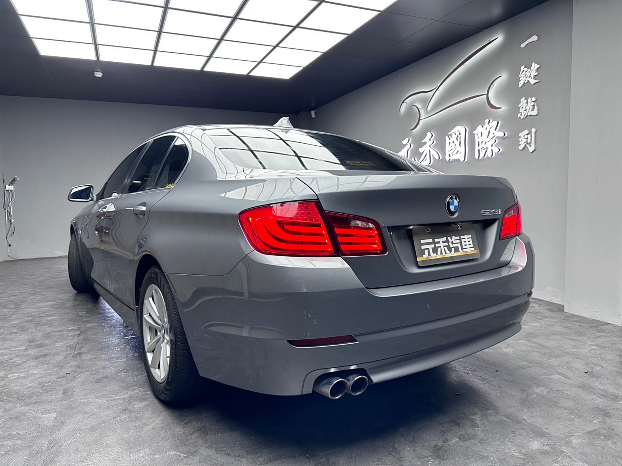 🔥2011 F10 BMW 523i 天窗 雙電動椅 低里程 🔥(077)【 阿龍中古車 0968-691-205】★父親節特惠好禮雙重奏✔️饗食天堂餐券4張+✔️開運888紅包★  第2張相片