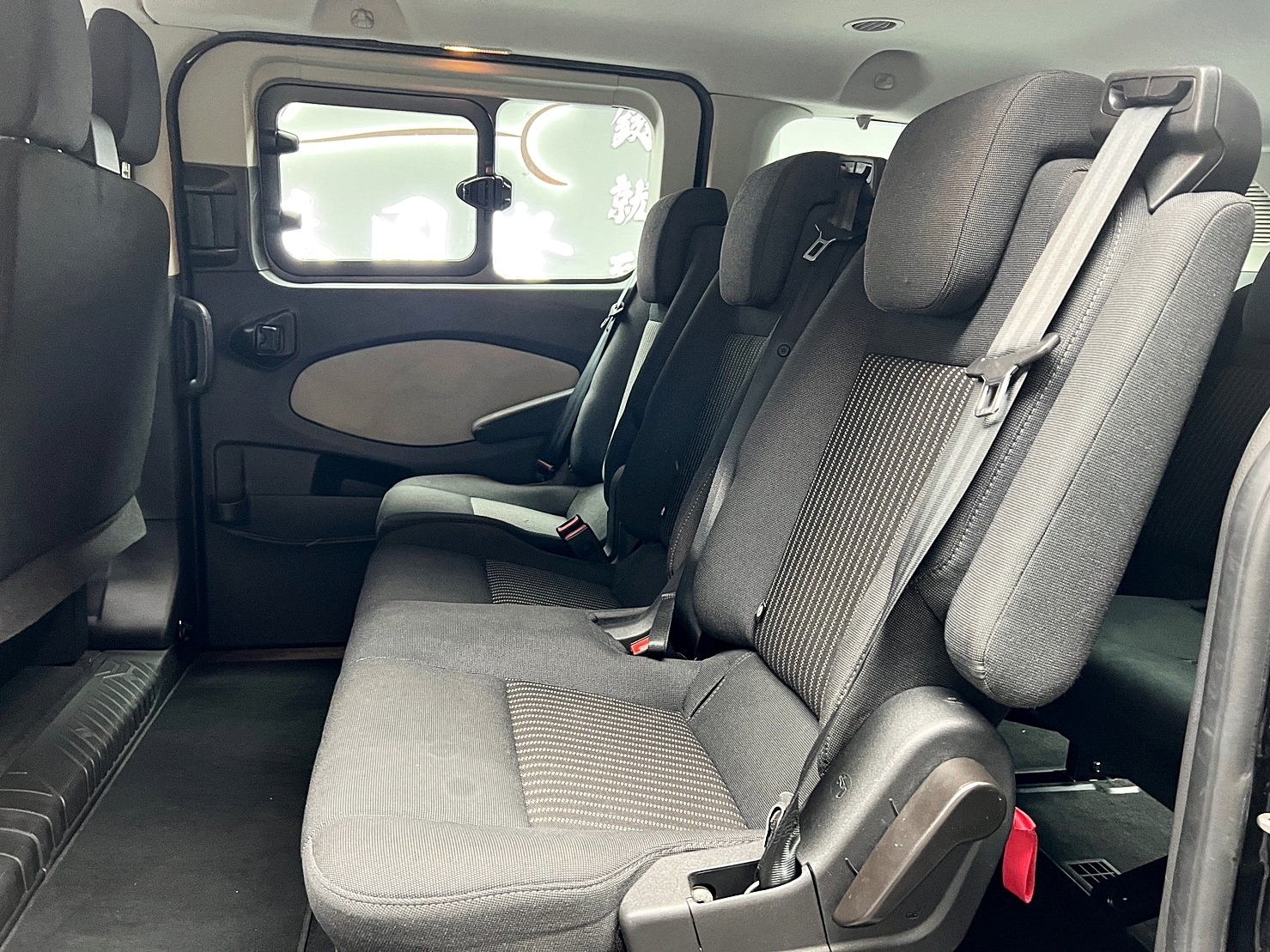 🔥2017 福特 旅行家 Tourneo Custom 柴油 九人座 廂型車 🔥(021)【 阿龍中古車 0968-691-205】★父親節特惠好禮雙重奏✔️饗食天堂餐券4張+✔️開運888紅包★  第2張相片