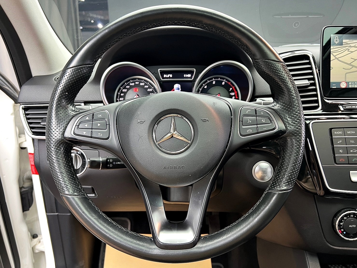 🔥2017 W166 GLE400 4MATIC LUX 環景 電尾門 LED 雙魚眼頭燈 🔥(251)【 阿龍中古車 0968-691-205】★父親節特惠好禮雙重奏✔️饗食天堂餐券4張+✔️開運888紅包★  第6張相片