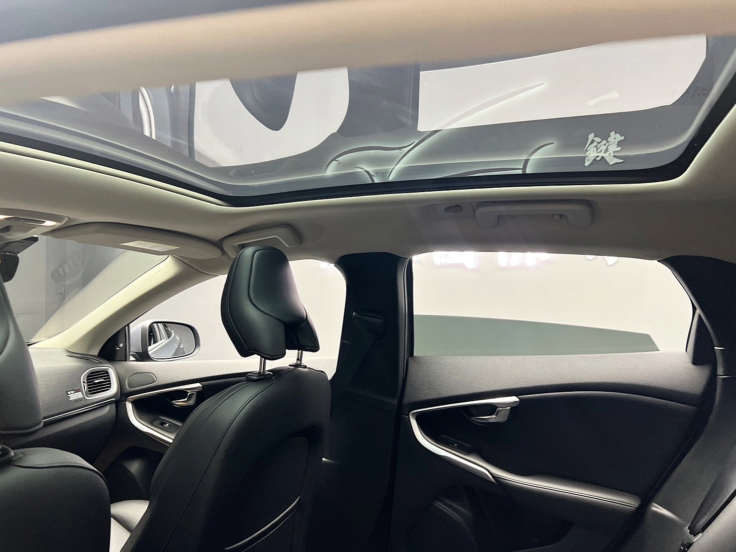 🔥2018式 Volvo V40 T3 安全旗艦版 ACC跟車 全景天窗 HK音響 低里程 進口 掀背 🔥(014)【 阿龍中古車 0968-691-205】★父親節特惠倒數中✔️饗食天堂餐券4張+✔️開運888紅包★  第8張相片