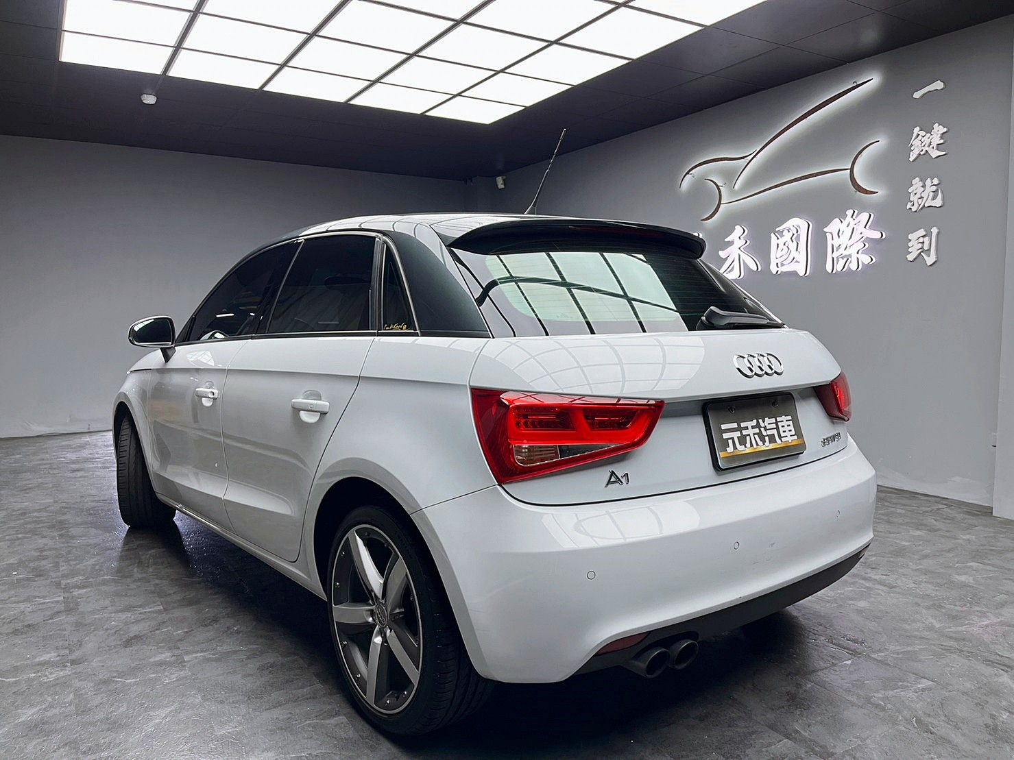 🔥2013 奧迪 A1 Sportback Luxury 進口五門 小掀背 🔥(103)【 阿龍中古車 0968-691-205】★父親節特惠倒數中✔️饗食天堂餐券4張+✔️開運888紅包★  第8張相片