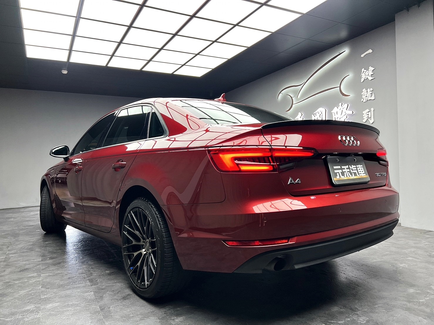 🔥 2017式 B9 Audi A4 Luxury 數位儀表 氣氛燈 RS前包圍 🔥(256)【 阿龍中古車 0968-691-205】★父親節特惠倒數中✔️饗食天堂餐券4張+✔️開運888紅包★  第10張相片