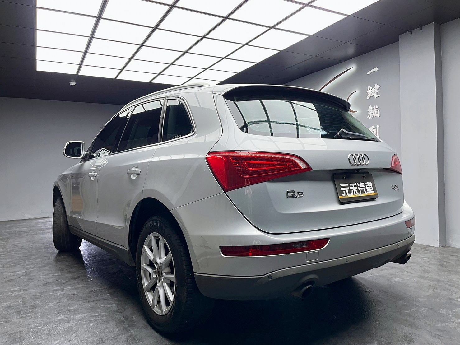 🔥 2012式 AUDI 奧迪 Q5 全景天窗 電尾門 B&O音響 🔥(125)【 阿龍中古車 0968-691-205】  第2張相片