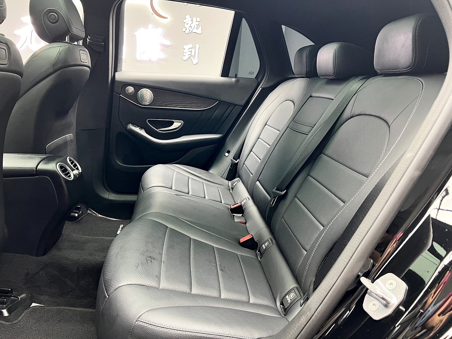 🔥2018 X253 BENZ GLC300 AMG 夜色套件 黑岑木 柏林之音 🔥(251)【 阿龍中古車 0968-691-205】元禾國際 新北最大車庫 實車實價 認證車  第2張相片